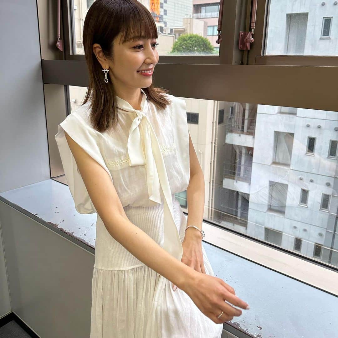 矢田亜希子さんのインスタグラム写真 - (矢田亜希子Instagram)「今週もラヴィット！ ありがとうございました‼︎ 毎週土曜日は夜明けのラヴィット！も😆 #ラヴィット#水曜日#tbs#夜明けのラヴィット#アフタートーク#たけのこニョッキゲーム#電流ビリビリ椅子#やばいよ#dozan11 さん#lifetimeisrespect #スタジオ生歌唱 👏👏👏 衣装は @josephfashion_japan @ow_pressroom @blanciris_official」4月29日 13時36分 - akiko_yada