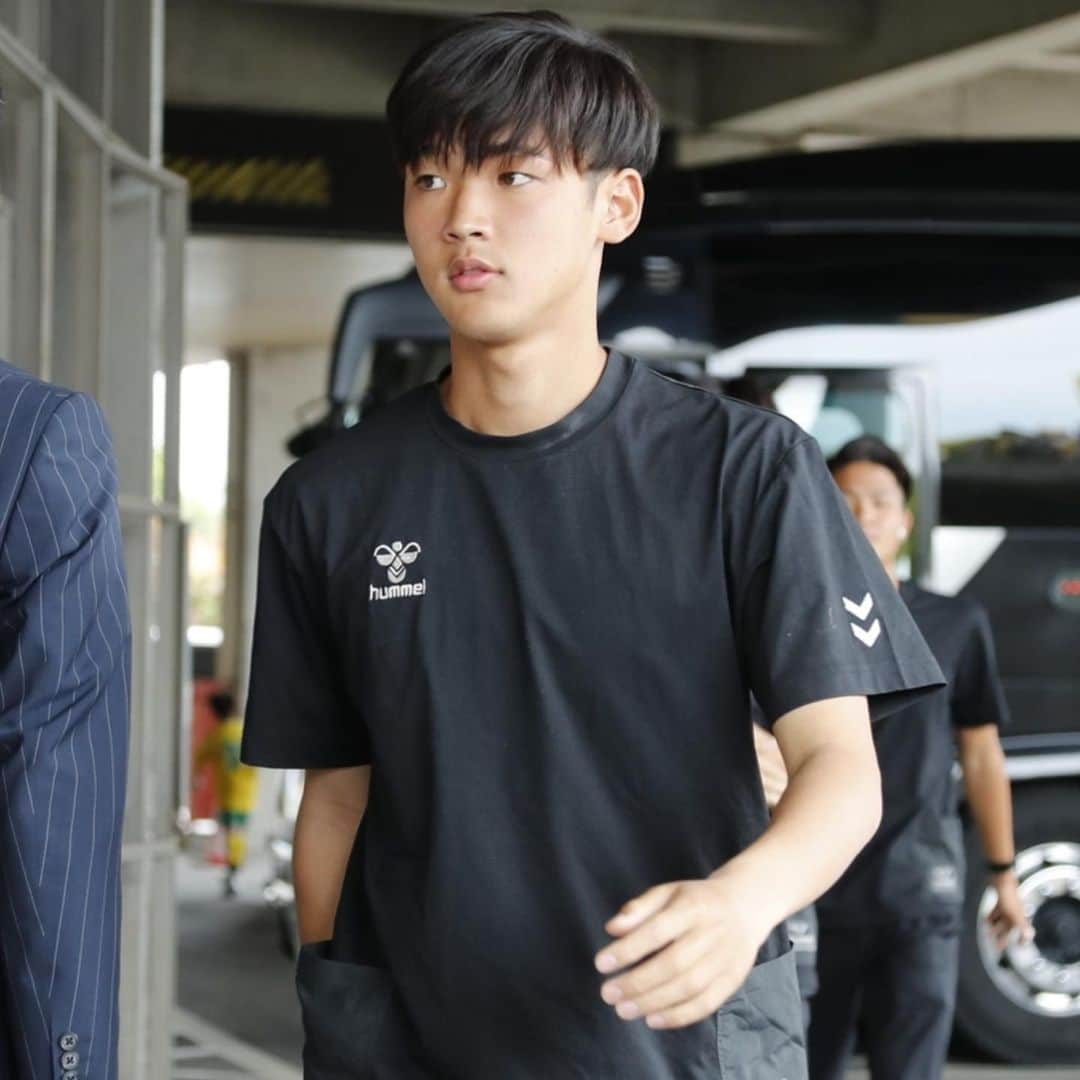 ジェフユナイテッド市原・千葉さんのインスタグラム写真 - (ジェフユナイテッド市原・千葉Instagram)「#4月29日  #第12節  #大宮アルディージャ  #15時キックオフ ⚽️  チームバスが🚌がフクアリ🏟に到着❗️  メンバーの確認はこちら💁‍♂️ https://bit.ly/3Az712m  DAZN視聴はこちら💁‍♀️ https://bit.ly/3Ifm9Wq  #jefunited #ジェフ千葉  #jleague #WINBYALL」4月29日 13時45分 - jefunited_chiba_official