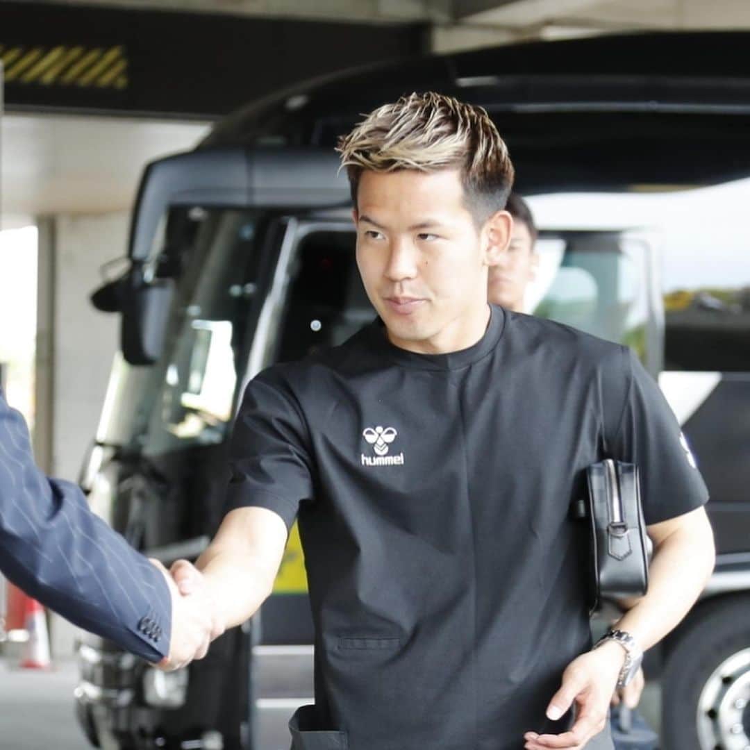 ジェフユナイテッド市原・千葉さんのインスタグラム写真 - (ジェフユナイテッド市原・千葉Instagram)「#4月29日  #第12節  #大宮アルディージャ  #15時キックオフ ⚽️  チームバスが🚌がフクアリ🏟に到着❗️  メンバーの確認はこちら💁‍♂️ https://bit.ly/3Az712m  DAZN視聴はこちら💁‍♀️ https://bit.ly/3Ifm9Wq  #jefunited #ジェフ千葉  #jleague #WINBYALL」4月29日 13時45分 - jefunited_chiba_official