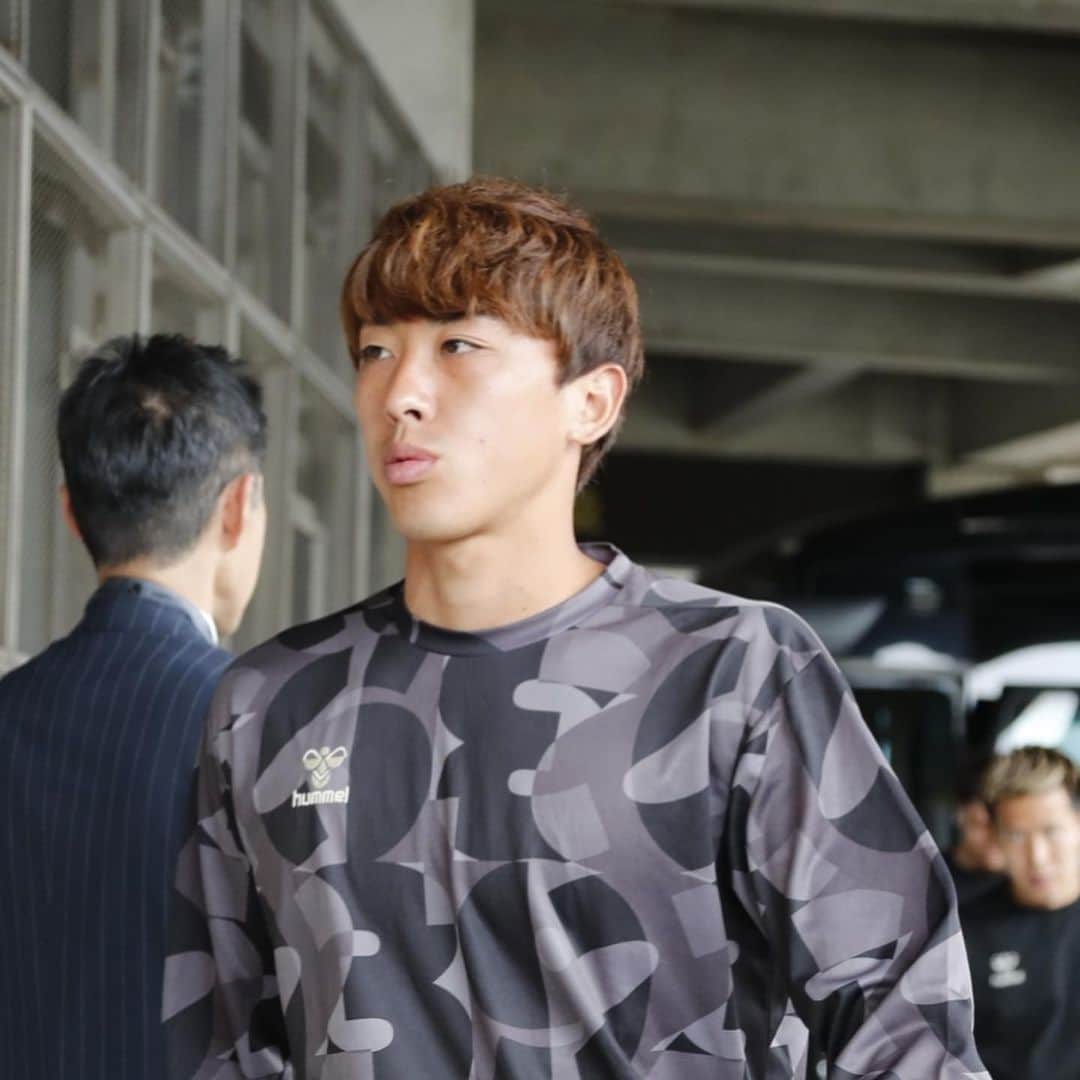 ジェフユナイテッド市原・千葉さんのインスタグラム写真 - (ジェフユナイテッド市原・千葉Instagram)「#4月29日  #第12節  #大宮アルディージャ  #15時キックオフ ⚽️  チームバスが🚌がフクアリ🏟に到着❗️  メンバーの確認はこちら💁‍♂️ https://bit.ly/3Az712m  DAZN視聴はこちら💁‍♀️ https://bit.ly/3Ifm9Wq  #jefunited #ジェフ千葉  #jleague #WINBYALL」4月29日 13時45分 - jefunited_chiba_official
