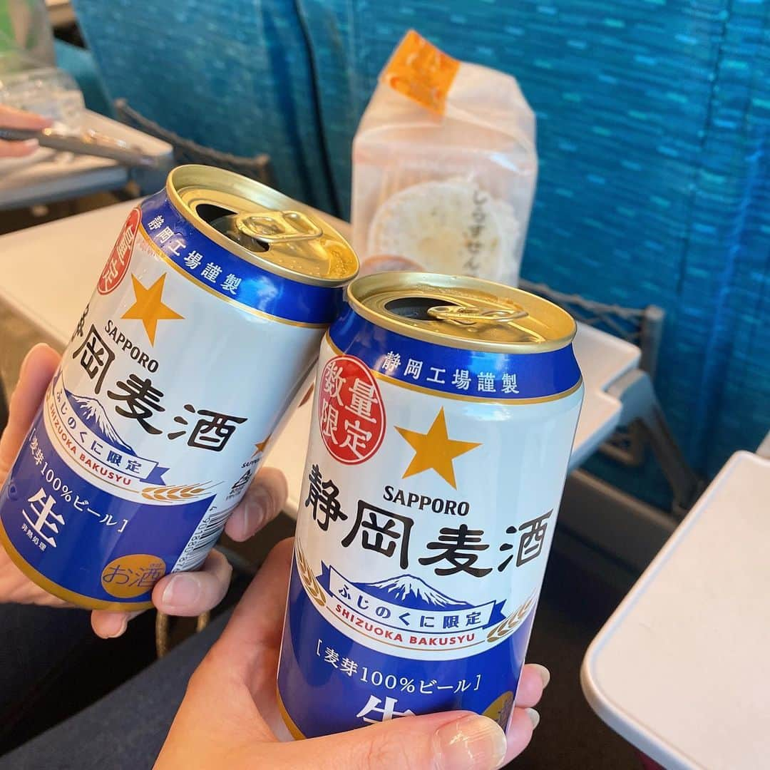 落合由佳さんのインスタグラム写真 - (落合由佳Instagram)「.✳︎ 女子旅で「しきじ」に行ってきました🧖‍♀️  今年の年明けにサウナにハマりたい‼️宣言をしたものの笑、水風呂に一向に入れず「ととのう」を体験できずにいましたが、しきじの水風呂はとにかく柔らかく、とっても気持ちよかったです😍  多分…初ととのった！！💓  行きも帰りも仕事しながらの日帰り旅。本当に「しきじ」に行くためだけに静岡に行きました🚅贅沢だったけど、仕事も捗るし、たまにはこういうのもいいね✨✨  ってことで、サウナにすっかりハマりましたので誘ってください🧖‍♀️  #女子旅 #静岡  #サウナ #しきじ」4月29日 13時44分 - yuka.ocha