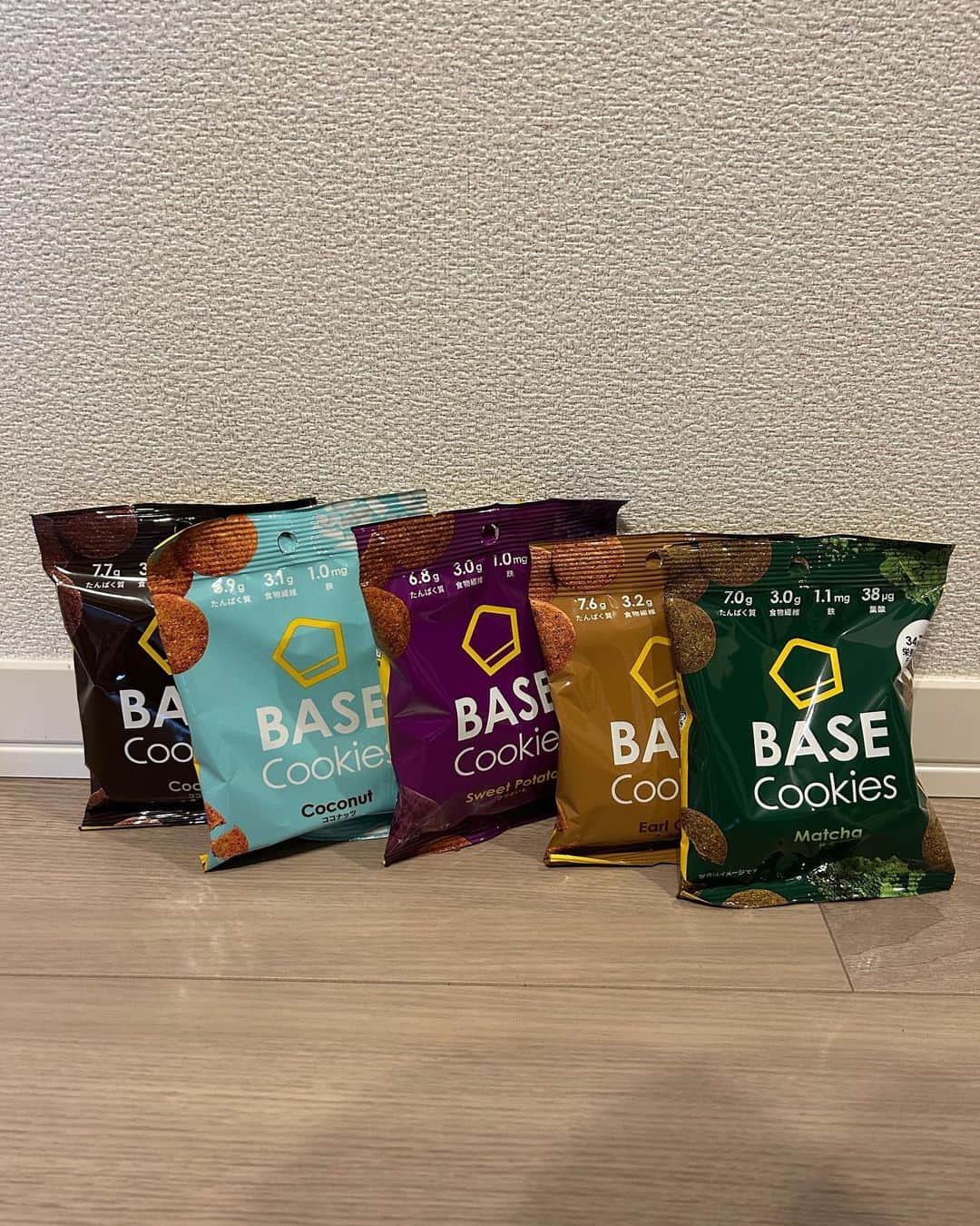 小倉ひまわりのインスタグラム：「. @basefood_tokyo  ゴルフ中の最適なおやつ🍪  #basefood  #ベースブレッド  #basebread  #クッキー」