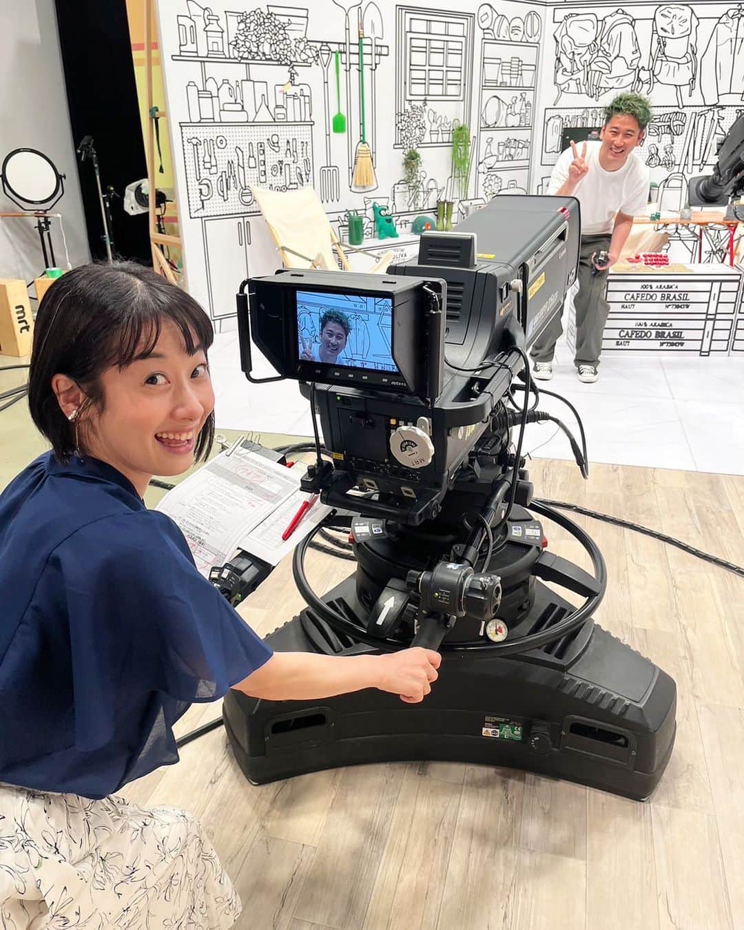 川島恵のインスタグラム：「どようだよ^_^今日もご覧いただきありがとうございました！ 本番前だよ^_^ ・ #つづくさんのどようだよ #どようだよ #リハーサル後 #本番前の一コマ  #撮影はつづくさん」