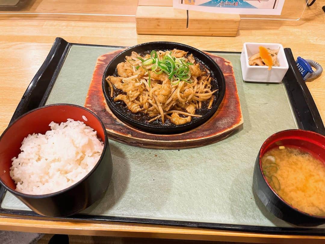 Ayata（あやたーん）さんのインスタグラム写真 - (Ayata（あやたーん）Instagram)「2/28 小倉FUSE Novelbright pre. 「KICK THE AGE TOUR Vol.2.5」  久しぶりにこれた小倉FUSE大好きな仲間のパルスとノーブラと周るツアー初日でした！ 福岡滞在中の写真全然撮ってなくてコロナワールドっていうスーパー銭湯のご飯しかない😭  #福岡 #小倉fuse #novelbright #pulsefactory #voisquarecat #コロナワールド #うっしっし #おそすたぐらむ」4月29日 14時07分 - ayata_vsc