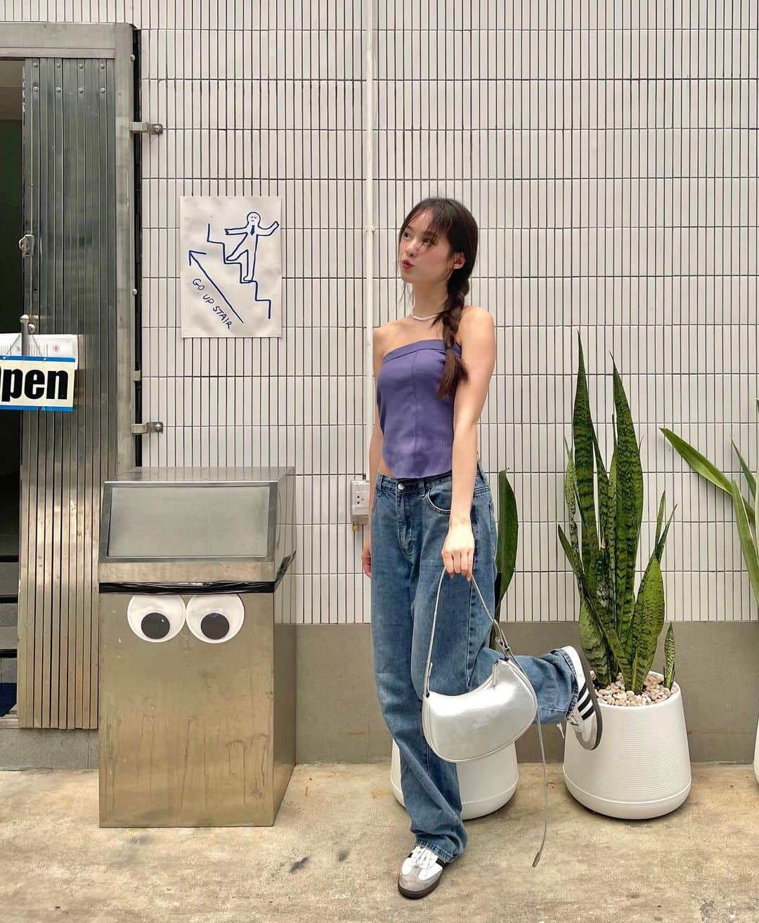 PIMTHAのインスタグラム：「กระเป๋าลูกรักใบใหม่จากแบรนด์ Findkapoor 🤍  ส่วน pop up store ของเค้าที่เกาหลีคิ้วมากก ใครไปเกาหลีช่วงนี้ แนะนำย่านซองซูเลย ลงสถานีซองซูทางออก 3 มีคอลเลคชั่นใหม่ เช่นรุ่น belty bag เปิดตัวด้วย สีน่ารักมากๆ สาวๆ  เผื่อใครไปไม่ทัน pop-up เค้ามี showroom อยู่ที่ซอยข้างหลัง pop-up ด้วยนะ ใครมาเที่ยวเกาหลีอย่าลืมแวะมากันน้า  📍서울특별시 성동구 성수이로7가길 24 ⏰ วันที่ 12/4/23-18/6/23   @findkapoor #파인드카푸어 #FINDKAPOOR #팬시스토어 #파인드팬시스토어 #마티백 #벨티백 #martybag #beltybag #fancystore」