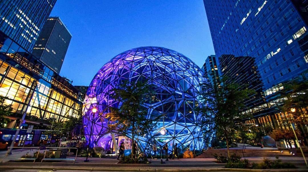 Amazonのインスタグラム：「Onwards to game 7. Good luck to Amazon’s hometown @SeattleKraken this Sunday in their round one final of the #NHLplayoffs2023. We’re lighting up The Spheres at our HQ to show our support—Let’s Go Kraken!」