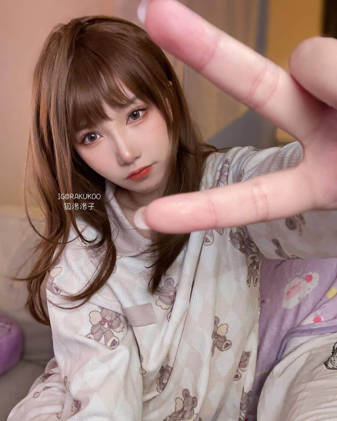 のインスタグラム：「Look at my teddy bear pajama! 🧸🧸🧸super cute isn’t it?」