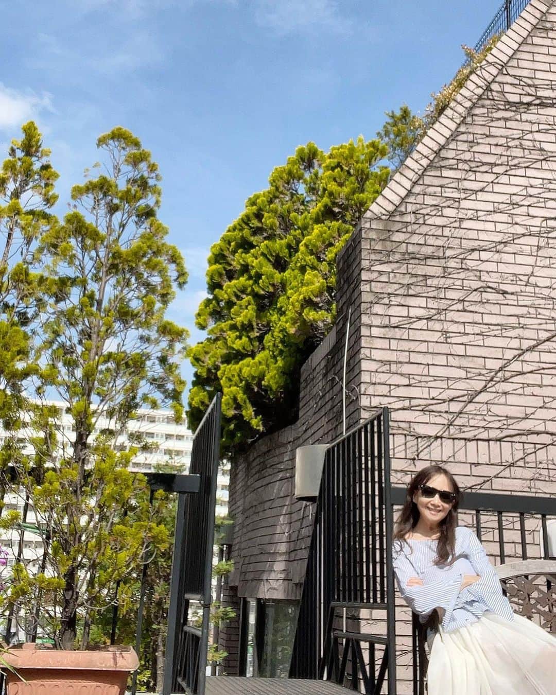 アグネス・チャンのインスタグラム：「It’s a really nice day in Tokyo. Enjoying the sunshine in my rooftop!」