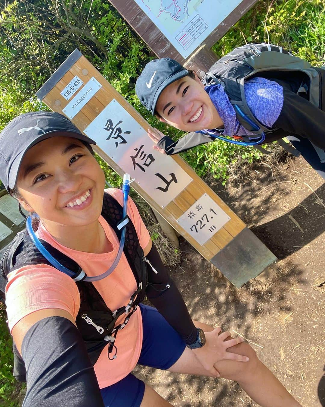 平良エレアさんのインスタグラム写真 - (平良エレアInstagram)「19km 1200up⛰ 久々のお山復活の今日は安定の高尾山へ！  高尾山→小仏城山→景信山としっかり歩いて来た✌️ 降りは軽めにランで🏃‍♀️！ と言うよりは人多過ぎて中々走れなかった🥺！ さすがGW✨  でも久々に山行ったら普段使わない筋肉に刺激入って めっちゃ楽しかった💙 明日の筋肉痛が待ち遠しい🤪✨  次は来月に筑波山、御嶽山、塔ノ岳へ⛰  GW1日目めっちゃ充実の朝活になった✨ これから仕事だけど仕事前の朝活で良い1日切れました😍  明日はレース観戦だっ🚴‍♂️✨  #ランニング #ランニング女子 #トレイルランニング  #トレラン #山登り #trail #trailrunning #activelifestyle」4月29日 14時39分 - erea0301