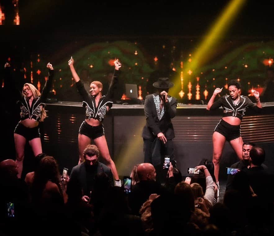 NE-YOさんのインスタグラム写真 - (NE-YOInstagram)「If you still haven't been to a NE-YO  show, you ain't livin right! LA, hope y'all ready for me, @robinthicke & @marioworldwide tomorrow! 📸: @christianngilchrist」4月29日 5時51分 - neyo