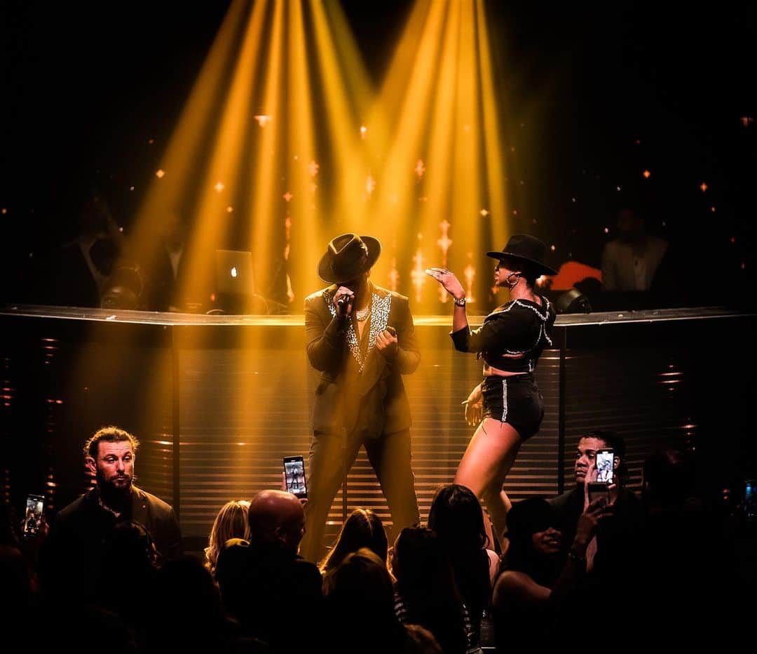 NE-YOのインスタグラム：「If you still haven't been to a NE-YO  show, you ain't livin right! LA, hope y'all ready for me, @robinthicke & @marioworldwide tomorrow! 📸: @christianngilchrist」