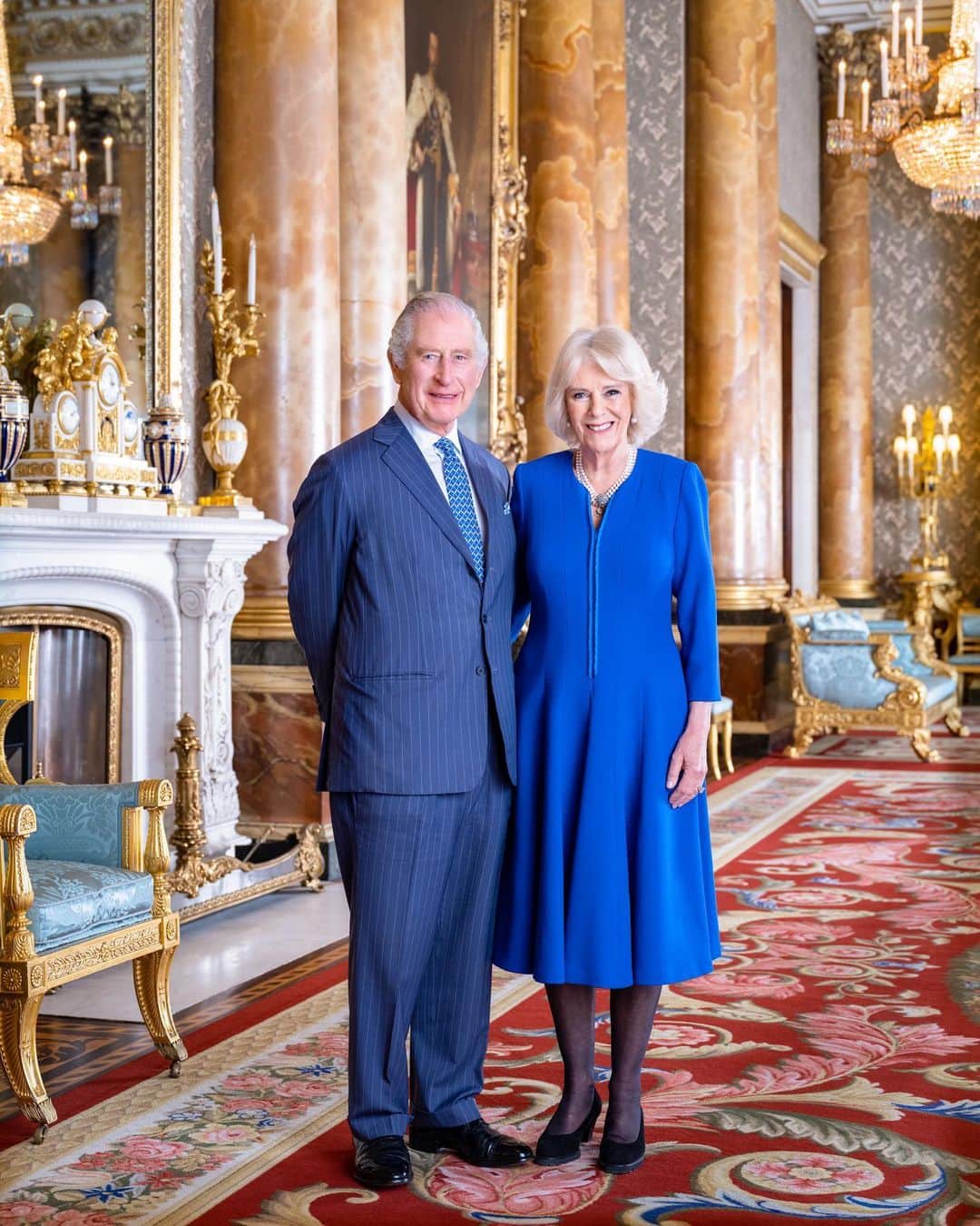 ロイヤル・ファミリーのインスタグラム：「One week to go!  As Their Majesties’ Coronation draws closer, a new picture has been shared of The King and The Queen Consort in the Blue Drawing Room at Buckingham Palace.  📷 Hugo Burnand」