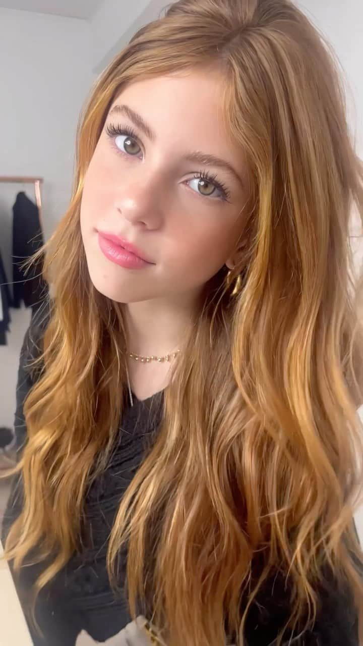 マリ・マリアのインスタグラム：「Minha bebê cresceu @mariavictoria_toria 😍」