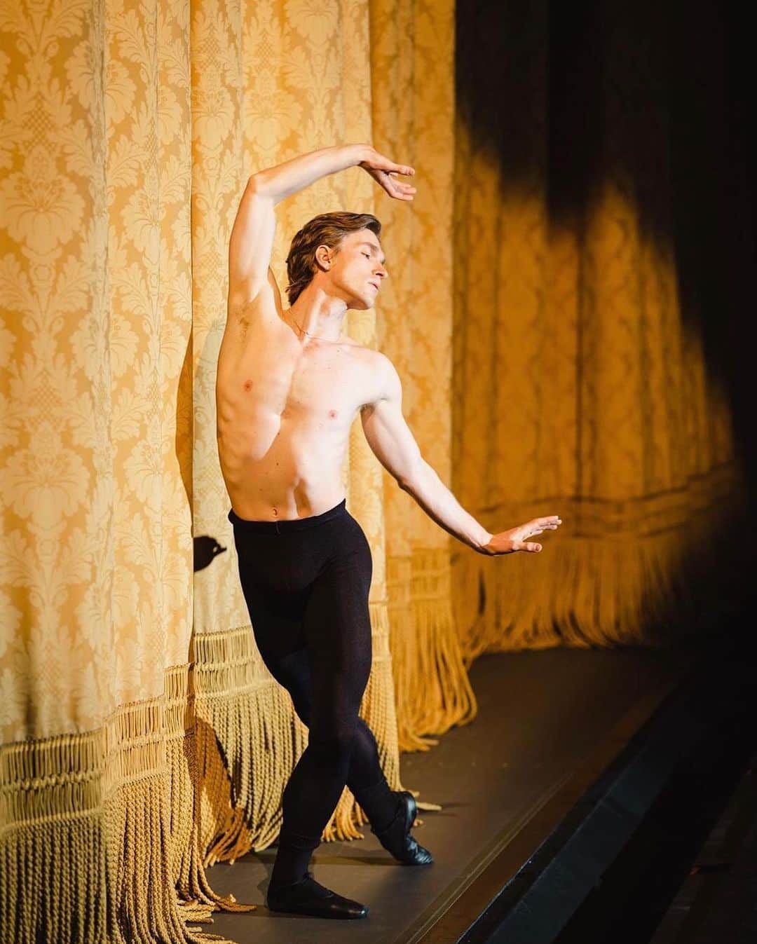 ザックポーゼンさんのインスタグラム写真 - (ザックポーゼンInstagram)「“The Wild Life and Times of a Soon-to-Be Former City Ballet Dancer #harrisonball is retiring. After battling addiction, he is engaged to Zac Posen, serious about acting and grateful for his career.” @giadk @nytimes online today & in print tomorrow.! I am so proud of my man, what he has overcome, brave decisions, and where he’s going…. Read the article to find out.! 🎬📰」4月29日 6時19分 - zacposen