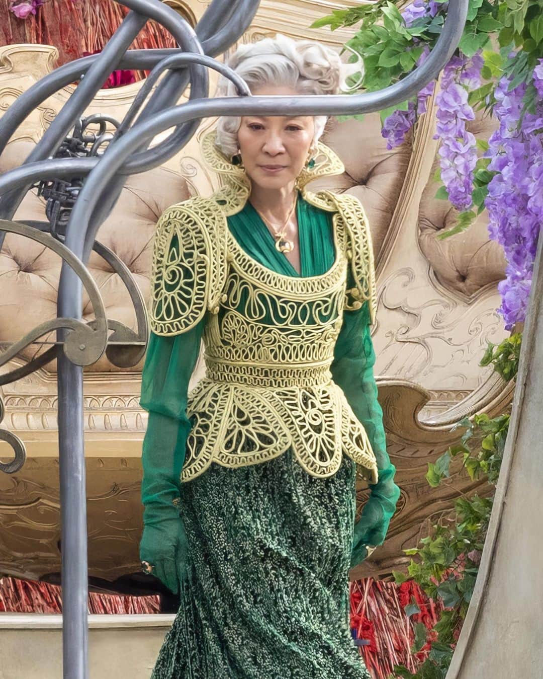 Just Jaredさんのインスタグラム写真 - (Just JaredInstagram)「Michelle Yeoh was spotted on the "Wicked" set as Madame Morrible for the first time, alongside Ariana Grande in a new Glinda dress. More details on JustJared.com! #MichelleYeoh #ArianaGrande #WickedMovie Photo: Splash」4月29日 6時36分 - justjared
