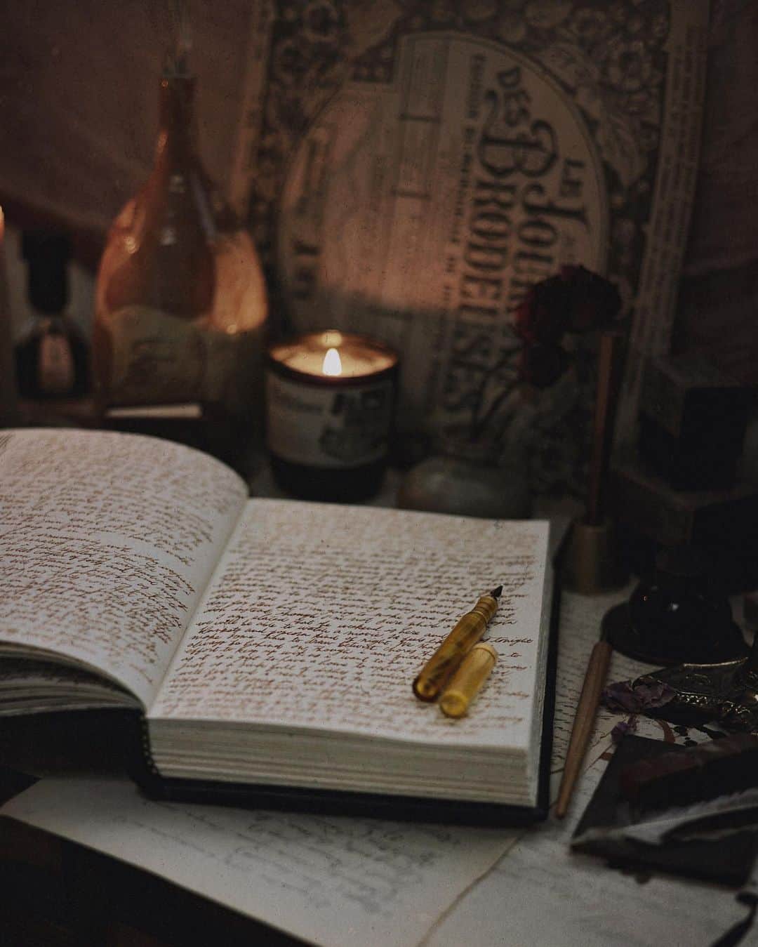 Catharine Mi-Sookさんのインスタグラム写真 - (Catharine Mi-SookInstagram)「A dark and drizzly Friday makes for candles and a welcome coziness. I’ve always loved the steadiness of a gentle rain. It feels like comfort food. I noticed today how something that was once intrinsically familiar and free felt stifled and stuffy and I couldn’t wait to move away from it. It’s funny how sometimes we don’t even notice how much we’ve changed until we walk into a familiarity that has been long outgrown. Shake the dust off, an ongoing theme. I suppose I let it wash off instead as I grabbed my hoodie and went for a stroll. I liked the feeling of raindrops on my face. Yes, springtime is still here with its newness and refreshment. I am grateful for this. The weekend is here too, a wondrous pause, and I cannot wait for our adventures and restfulness alike. What about you? What are you all getting into?」4月29日 6時37分 - catharinemisook