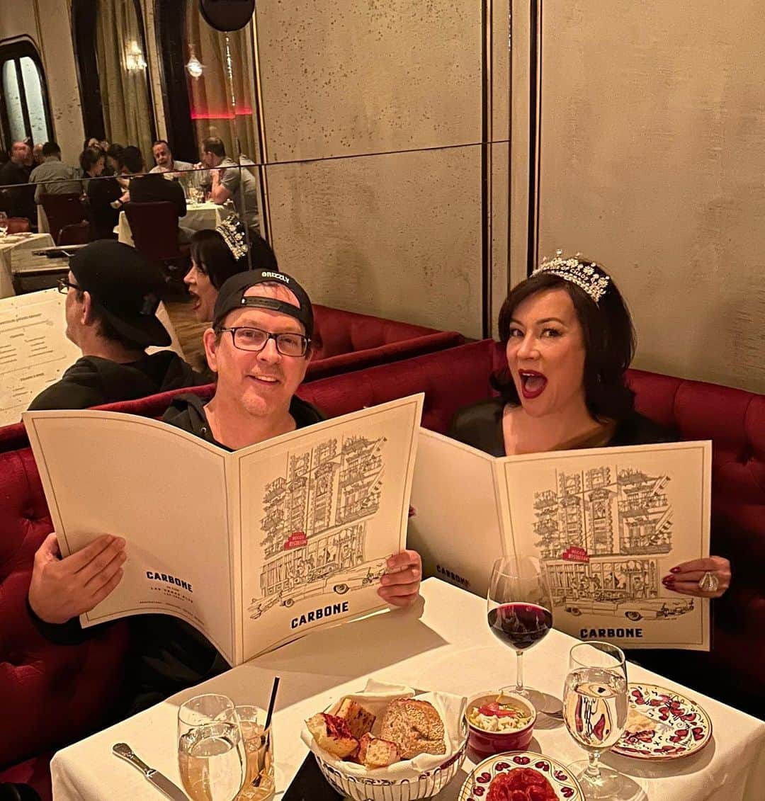 ジェニファー・ティリーさんのインスタグラム写真 - (ジェニファー・ティリーInstagram)「After the show. Phil and I have dinner at our favorite Italian restaurant: #Carbone! 🍝🍷🍷」4月29日 6時55分 - jennifertilly