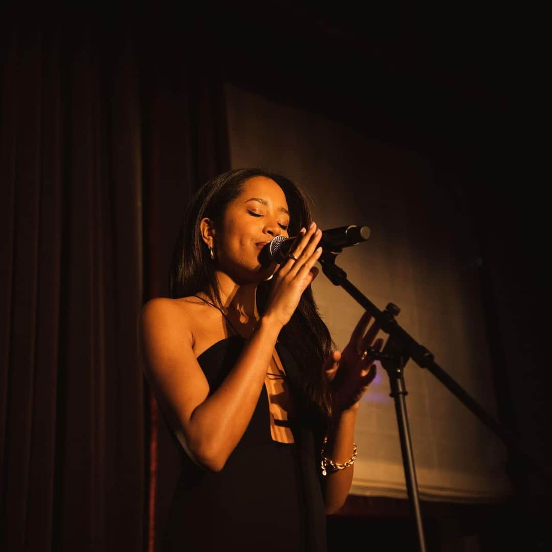 Katini Yamaokaさんのインスタグラム写真 - (Katini YamaokaInstagram)「I had a wonderful time performing for @theasiafoundation Gala this year, an incredible organization fighting for gender equality and empowering women and girls across Asia and the Pacific. Hosted by @sethmeyers @nigelbarker honoring the incredible @gloriasteinem ♥️Thank you for the magic New York ✨#newyork #music #magic #performance」4月29日 6時52分 - katinimusic