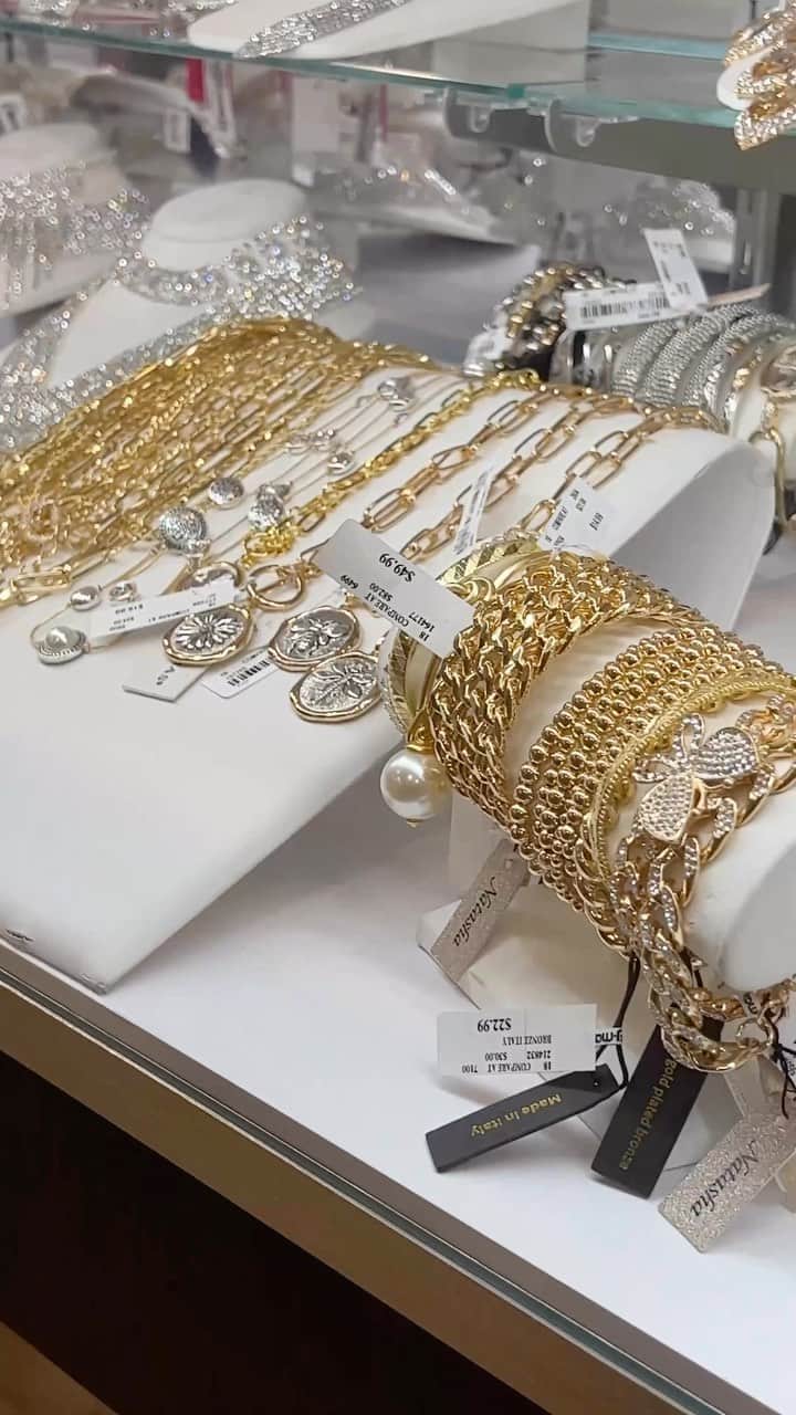 T.J.マックスのインスタグラム：「we got everything you need except the +1  #weddingjewelry #weddingstyle #weddingguestinspo #shopwithme #tjmaxxfinds」