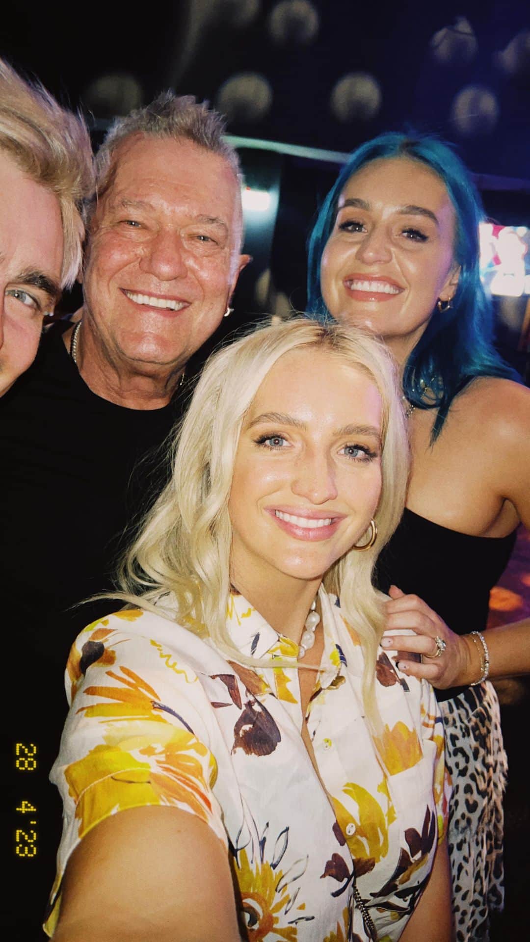 シェパードのインスタグラム：「Life is weird and wonderful isn’t it?   Not only did we get to sing with @jimmybarnesofficial but we joined his incredibly talented family + the amazing @therealkateceberano   #sheppard #jimmybarnes #kateceberano #siblings #family #therollingstones」