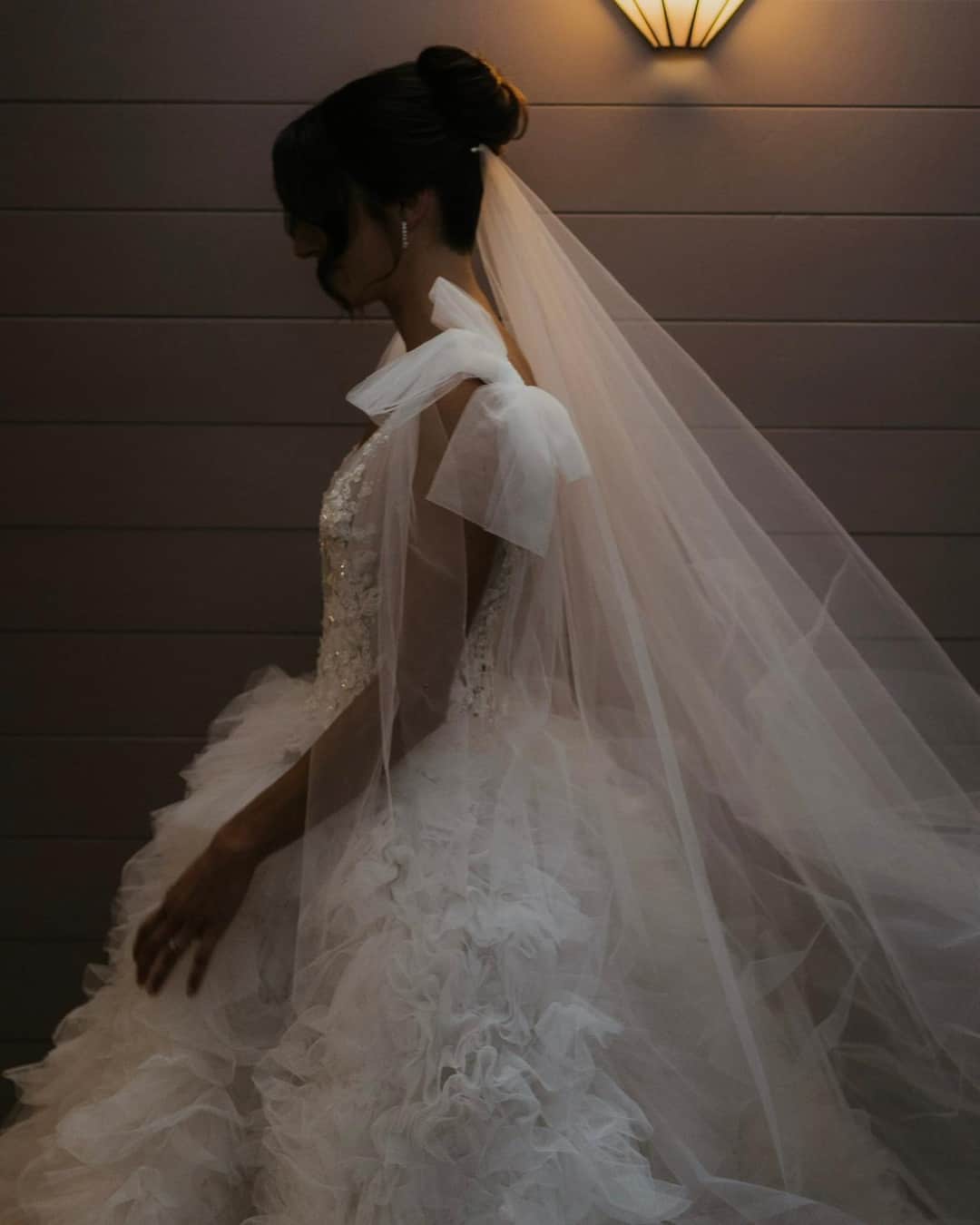 Steven Khalilさんのインスタグラム写真 - (Steven KhalilInstagram)「A timeless love story unfolds as delicate tulle merges with classic traditions. Custom STEVEN KHALIL Couture gown created for our bride Ally. ​​​​​​​​​ Captured by @thesaltyshutter  #stevenkhalil #stevenkhalilbride #weddinggown #bridal」4月29日 7時02分 - steven_khalil