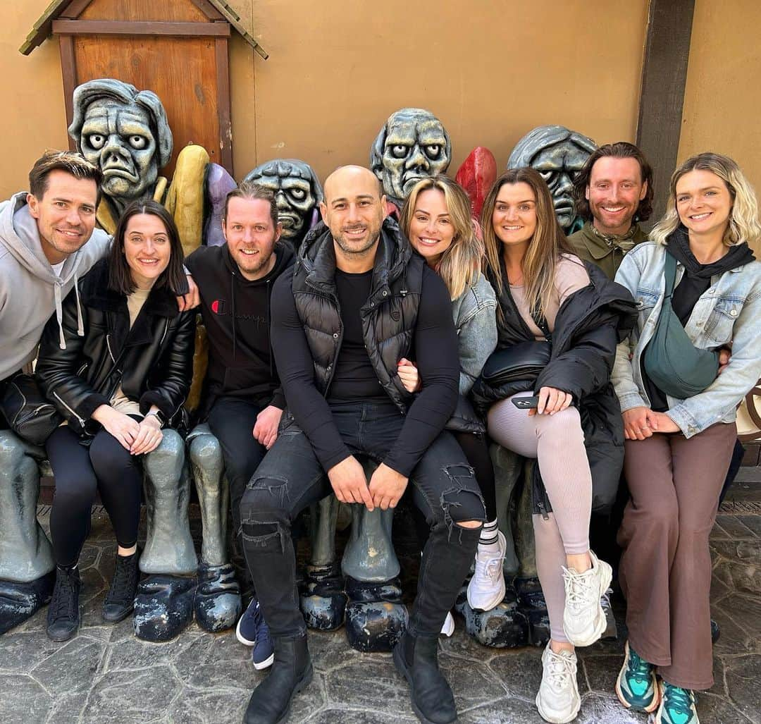 リアン・スグデンのインスタグラム：「What a day! 🎢🎠🎟️  You can’t beat a day out at Blackpool to rattle your brain and rearrange your organs🎢  Love these humans LOTS 🧡  #blackpool #thebigone #blackpoolpleasurebeach🎢🎡🎠 #myteam」