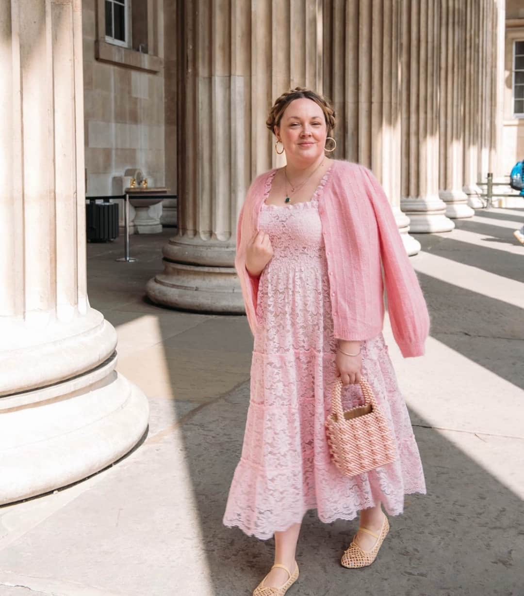レフラーランドールのインスタグラム：「Sweet @charlottejacklin and her crocheted Leonie flats 💓 #loefflerrandall」