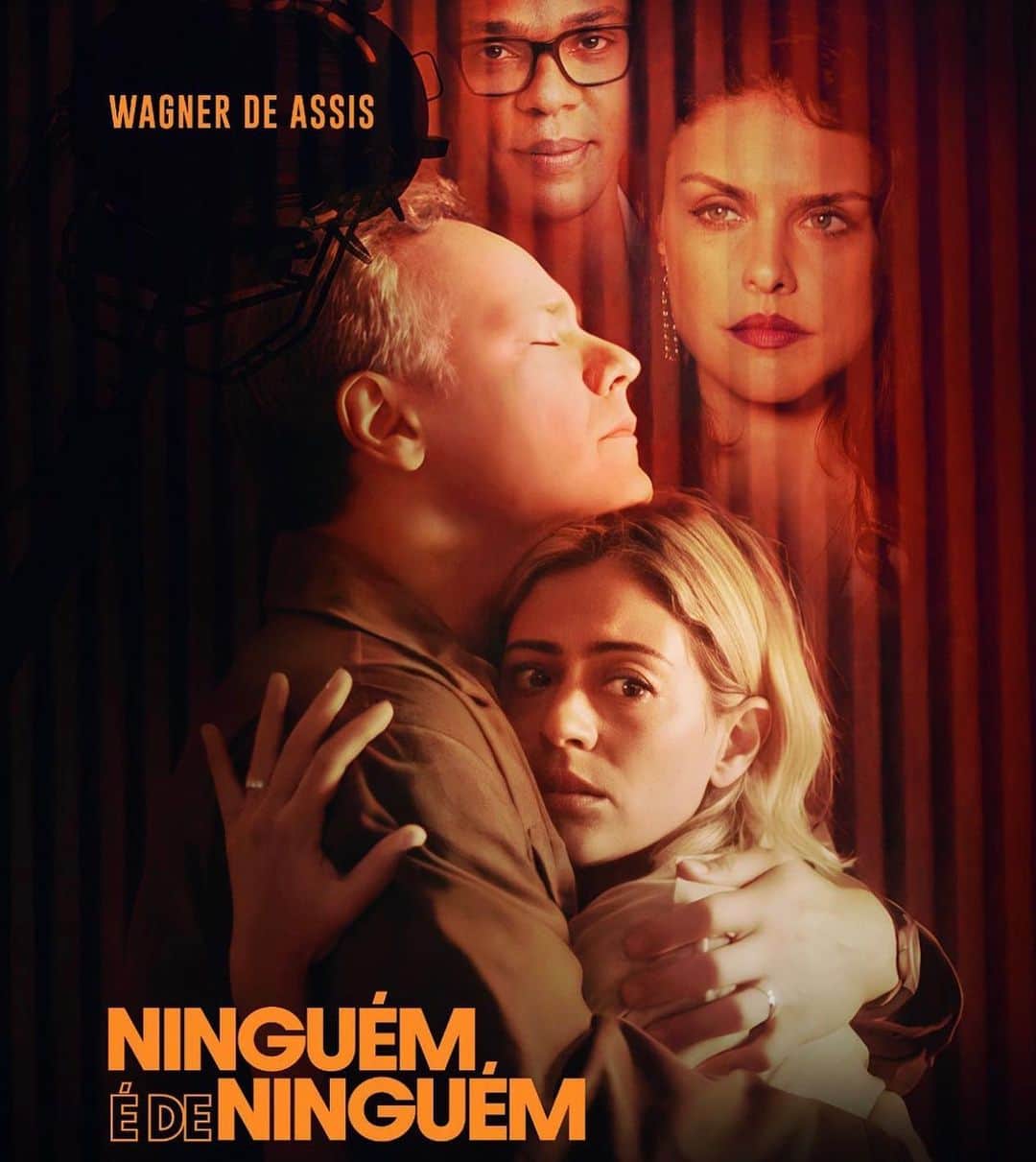 カロウ･カストロのインスタグラム：「Nos cinemas !!!!!!  “Ninguém é    de    Ninguém” Não percam! 2º semana, muito importante!  #ninguémédeninguém #ninguemedeninguem #cinemabrasileiro #cinemanacional #zibiagasparetto」