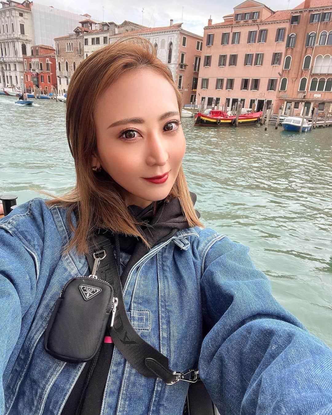 古都かなのインスタグラム：「Venezia🇮🇹🚣💕 車がない世界✨ずっと海の上🌊 めちゃくちゃ素敵すぎた🥰 #italia #venezia #tirp #時差投稿  #いたりあん🇮🇹 #美味しかった🐷❤️」