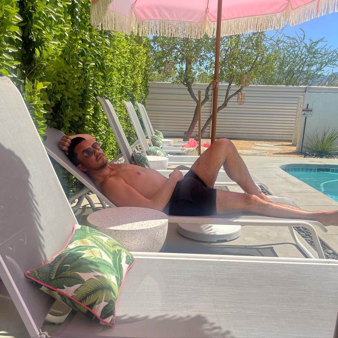 アンソニー・ラモスのインスタグラム：「See you at @theadlerpalmsprings 🌞」