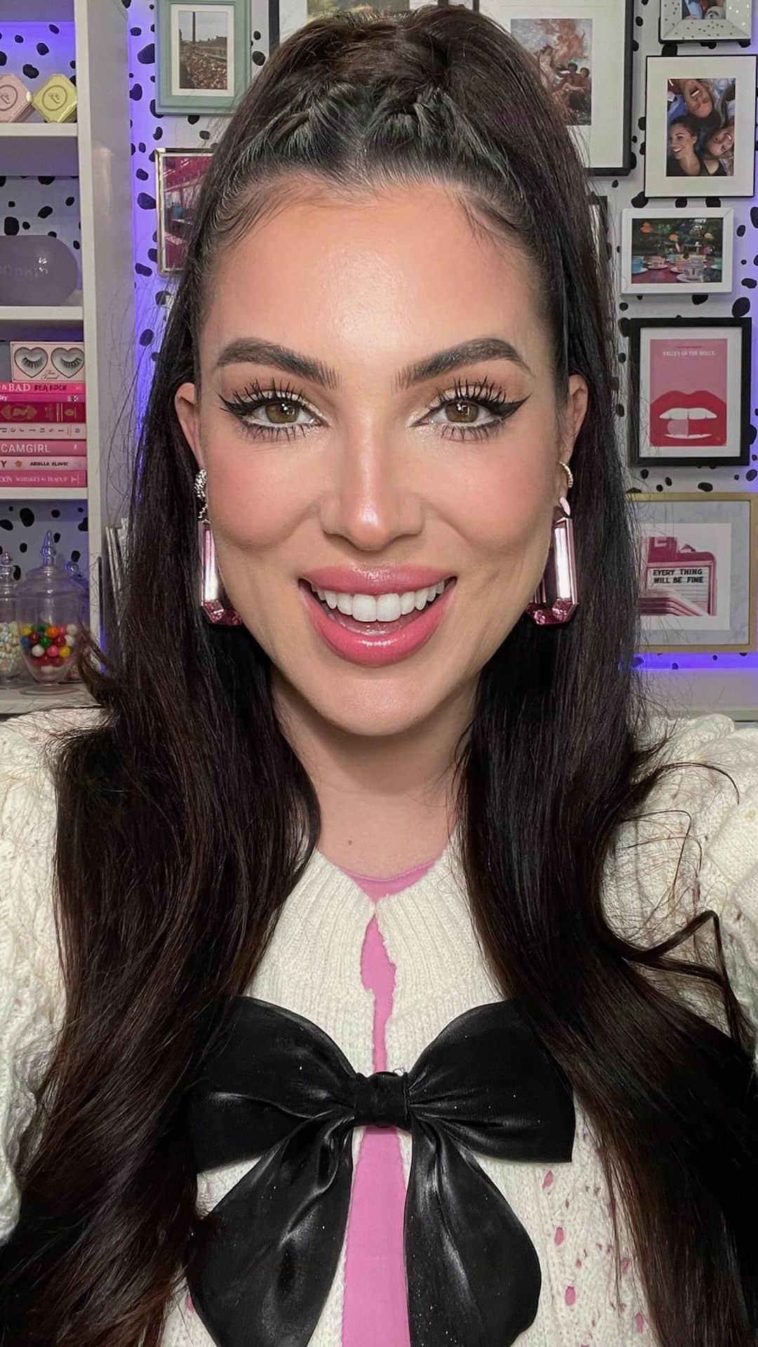 Too Facedのインスタグラム：「We’re SO happy & excited to be heading to New York for the #MetGala on Monday! 😍 Stay tuned and follow along for exciting behind the scenes content! 😘 @elysereneau #toofaced #tfcrueltyfree」