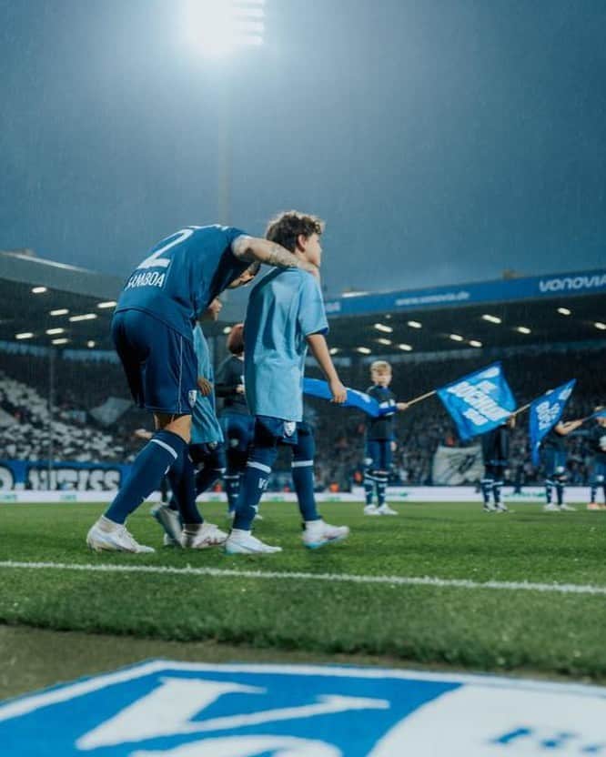 クリスチャン・ガンボアのインスタグラム：「💙🤘🏽🔥➕1️⃣ #immerweiter #vflbochum #vamos」