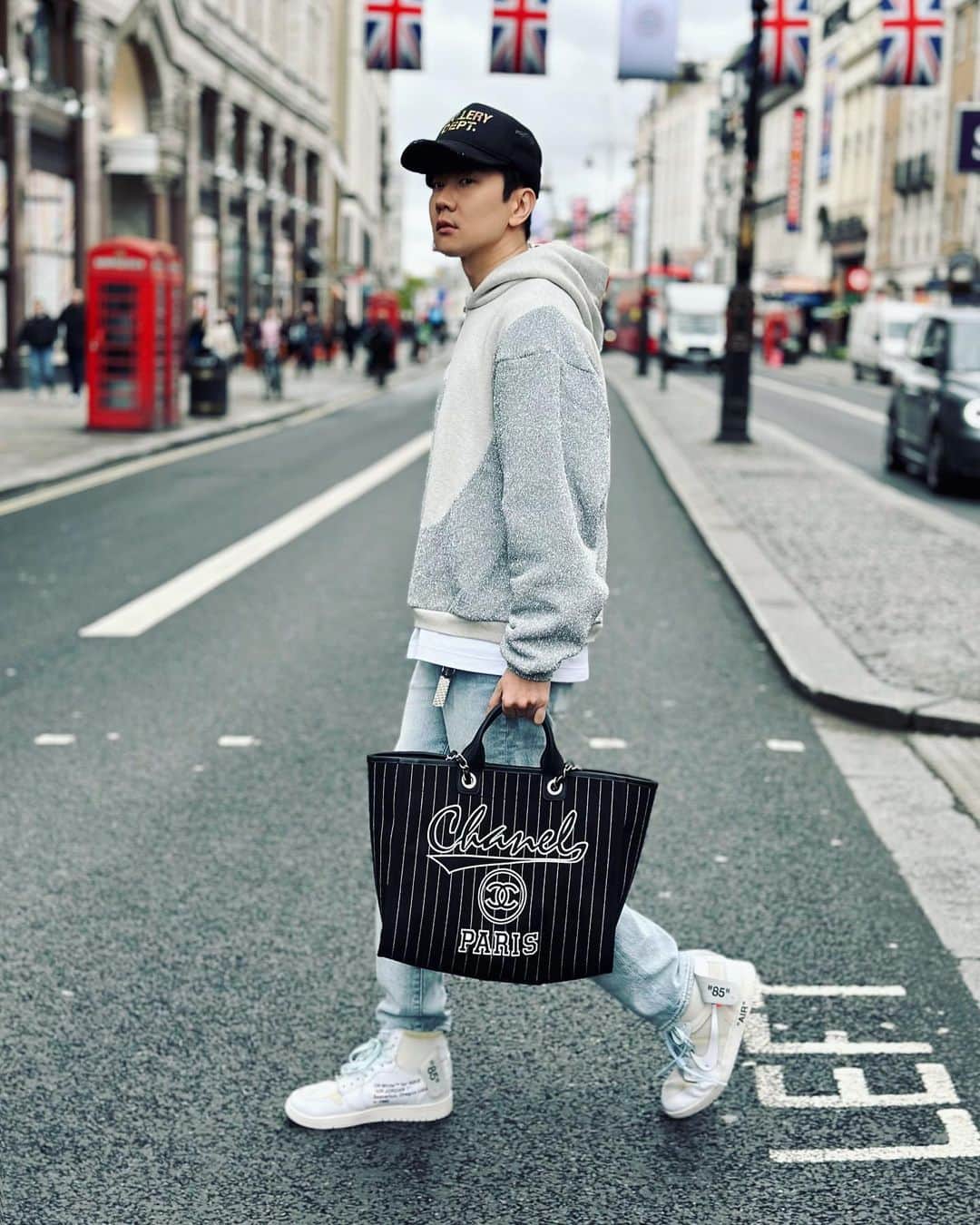 林俊傑さんのインスタグラム写真 - (林俊傑Instagram)「Hello London! 倫敦，走一走！  📸 1,2,4 @angjunyang」4月29日 7時42分 - jjlin