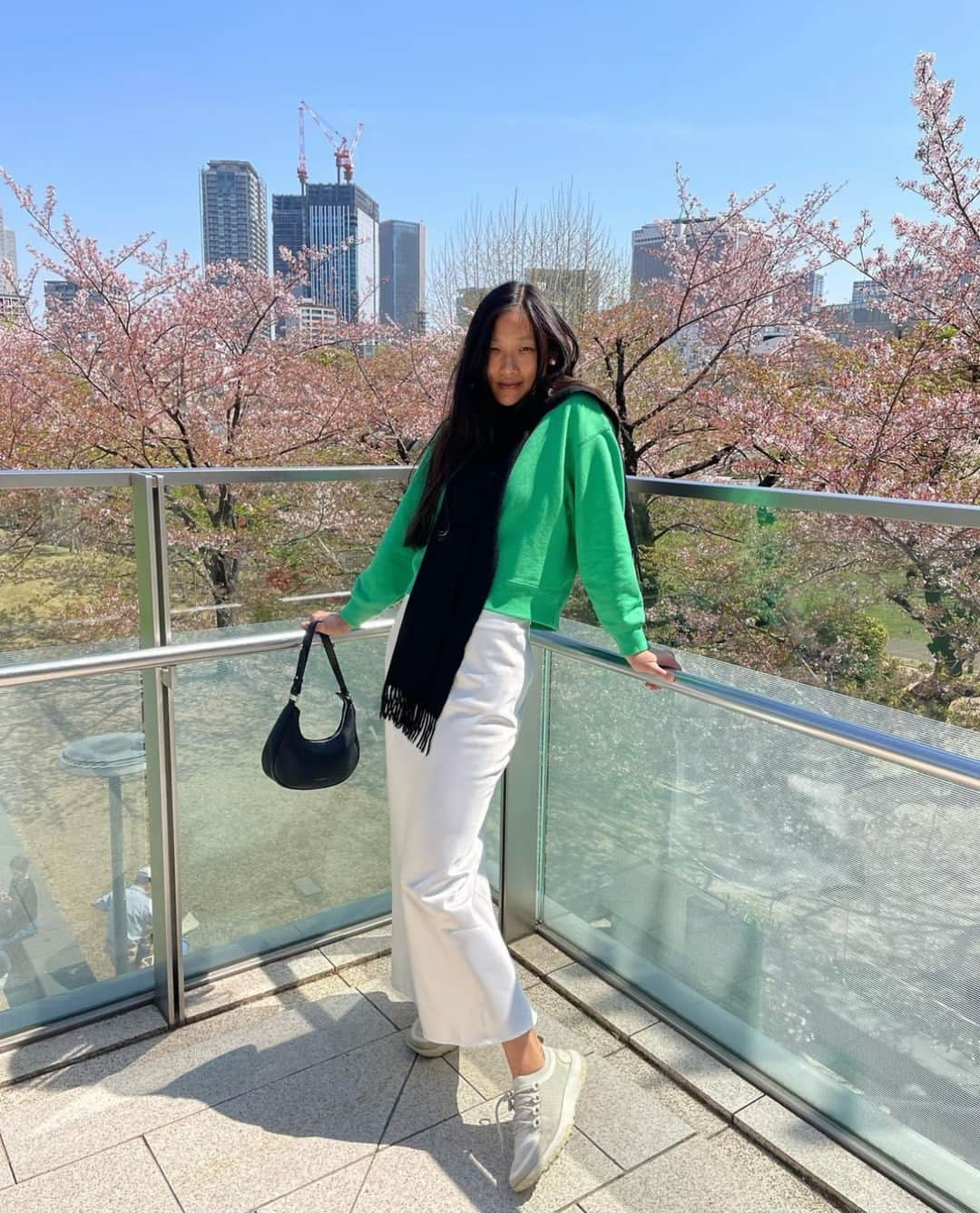 The Horseのインスタグラム：「The Friday Bag in black, in Japan with Gloria. ⁠ @gloriayu___」