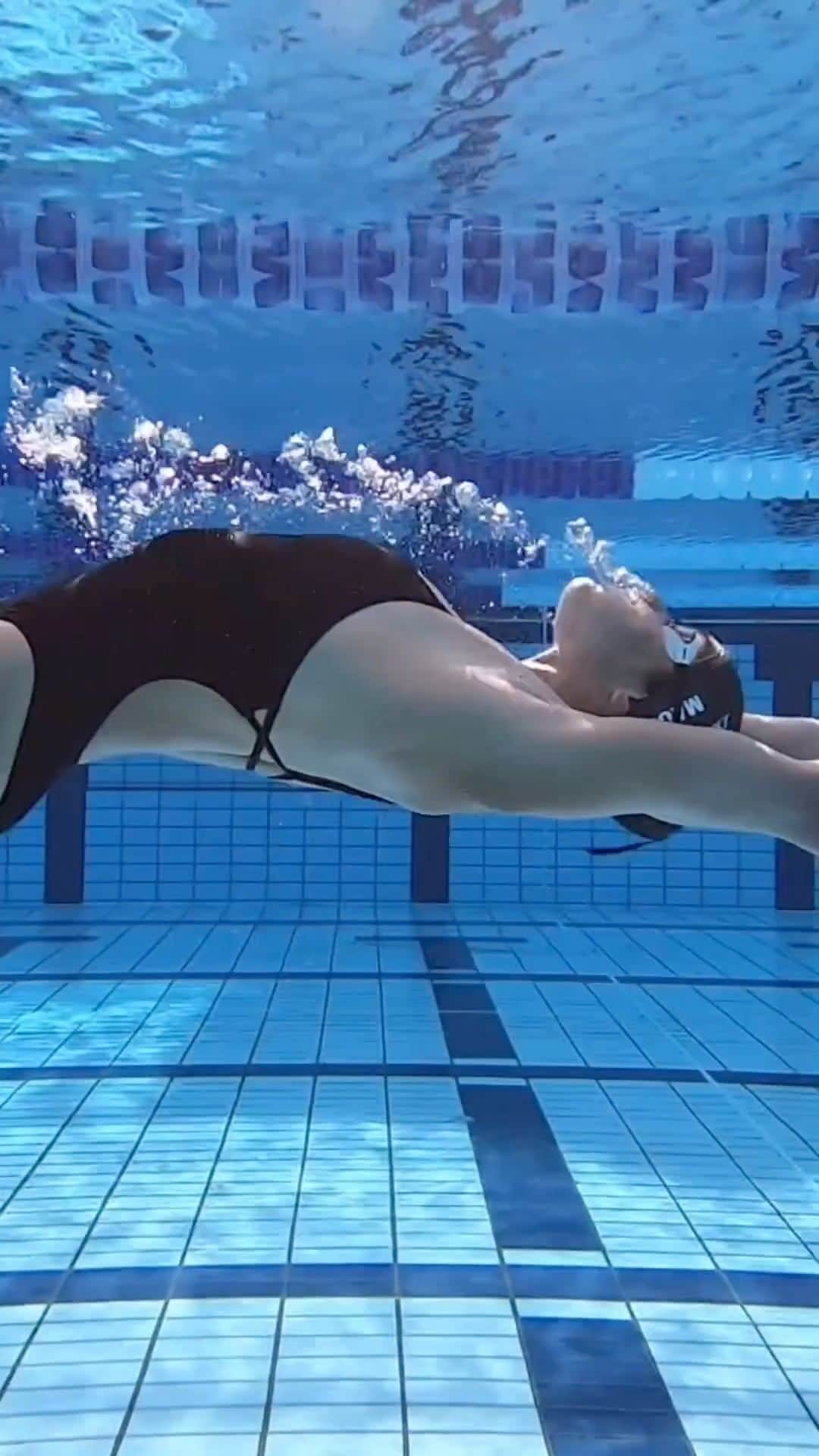 JOLYN Swimwearのインスタグラム：「Smooooth moves 〰️ w/ @linneamack // #jolynaustralia」