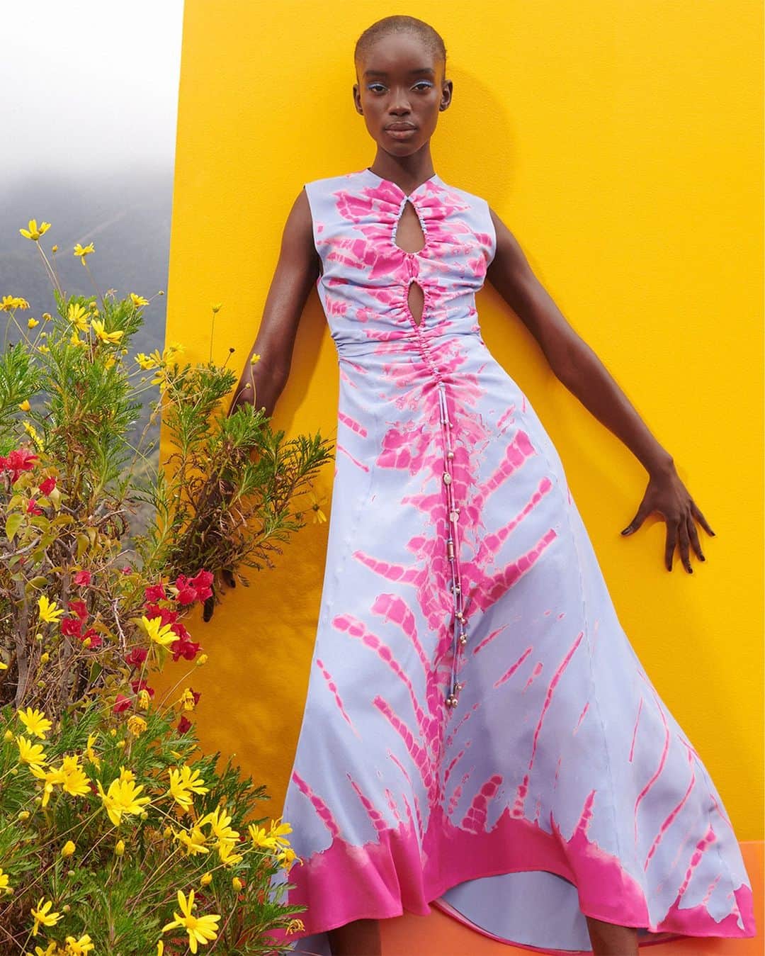 Nordstromのインスタグラム：「Each Altuzarra signature shibori dress is hand dyed, creating an artful pattern that is never exactly repeated. The result: each dress is a one and only. Click the link in bio to discover Altuzarra's spring 2023 collection.​  ​  Kaya Teardrop Shibori Sleeveless Silk Dress – Item 7543999​」