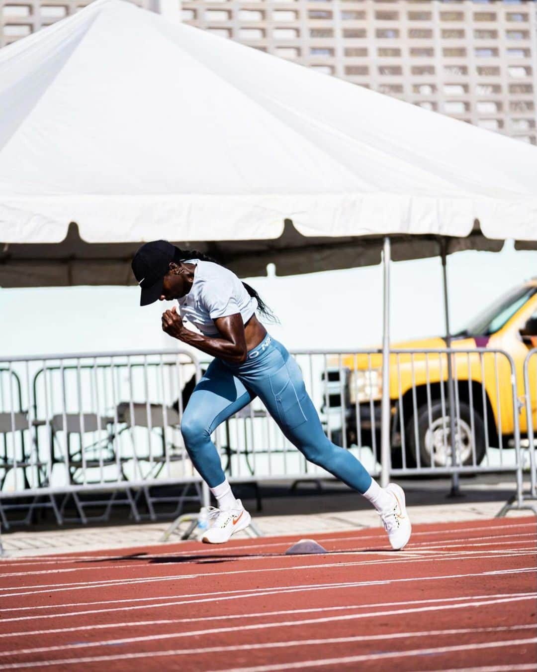 ニア・シファーティヒー・アリさんのインスタグラム写真 - (ニア・シファーティヒー・アリInstagram)「Almost that time again!! Gearing up for Drake Relays tomorrow I’ll be racing the  100mh Invite section 14:35 CDT, 15:35 EST  Stream: CBS Sports  🫶🏾🙏🏾」4月29日 8時10分 - niaali