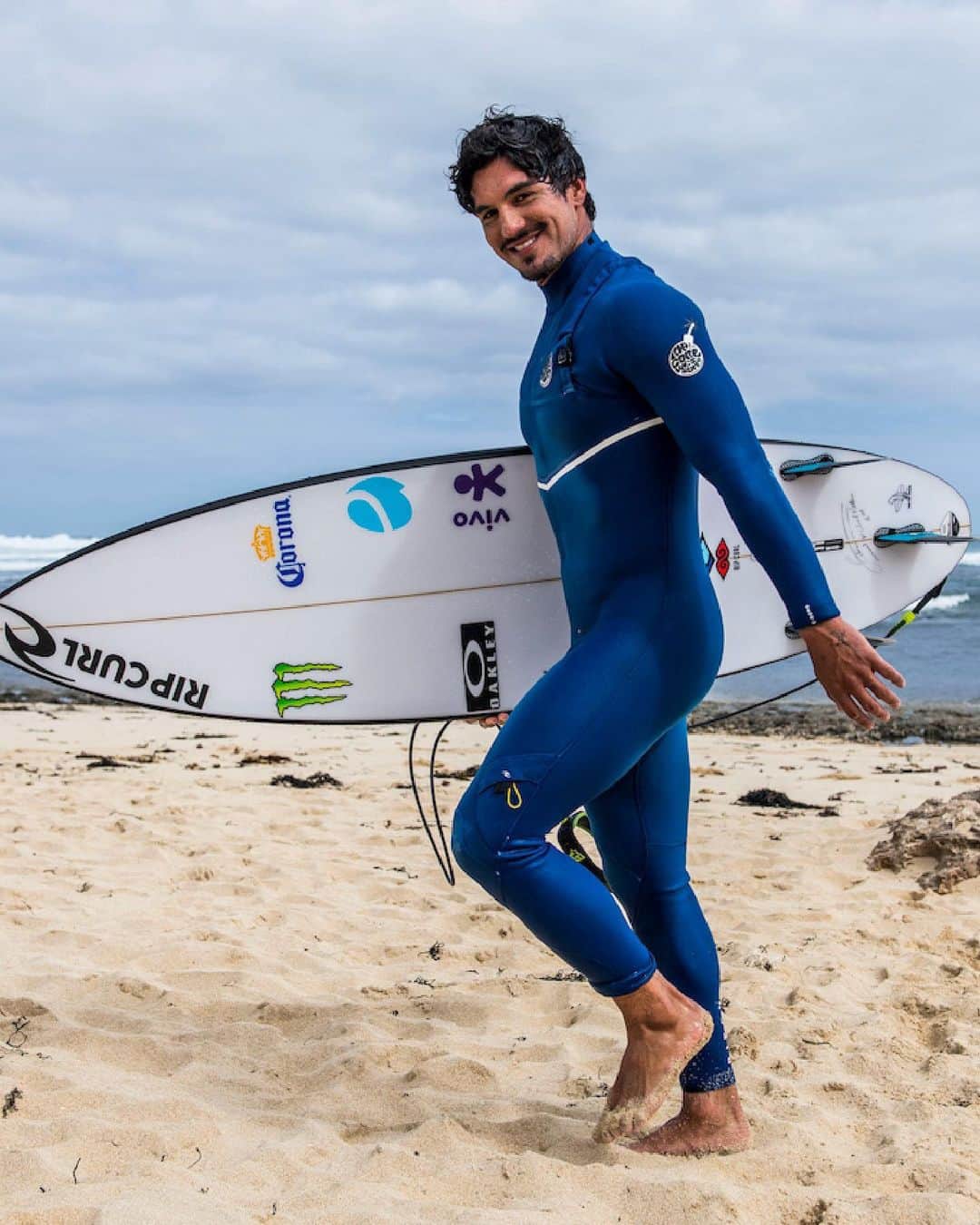 のインスタグラム：「Redemption at its finest 🏆 3x World Champ @GabrielMedina reasserts his dominance with the WIN at Margaret River!   #MonsterEnergy #Surf #Surfing #MargaretRiverPro」