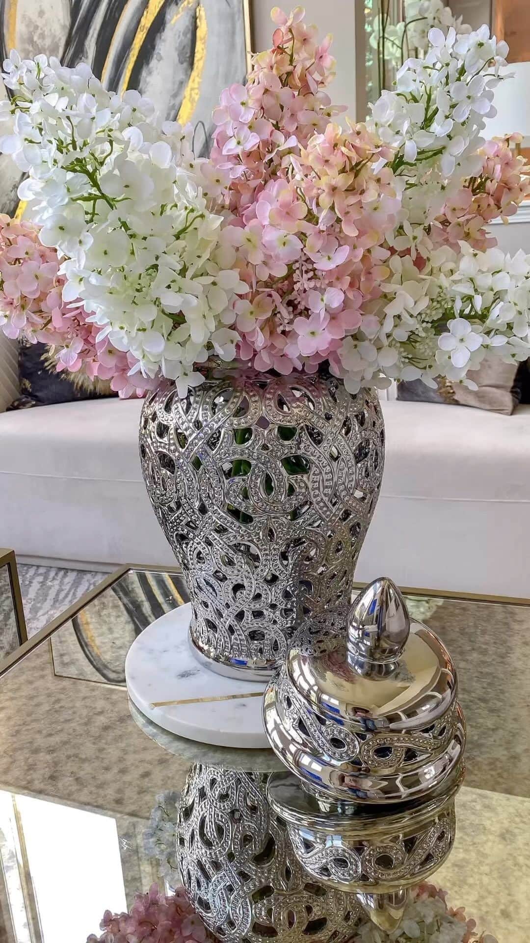 のインスタグラム：「Tomorrow at 12PM EST get ready to splurge on our FAVORITE Restock Drop! So many long awaited BREATHTAKING pieces are coming back! Ginger jars, canisters, kitchen essentials, florals and more! Set your alarms for Tomorrow, Saturday, April 29th at 12PM EST only at inspiremehomedecor.com link in bio!」