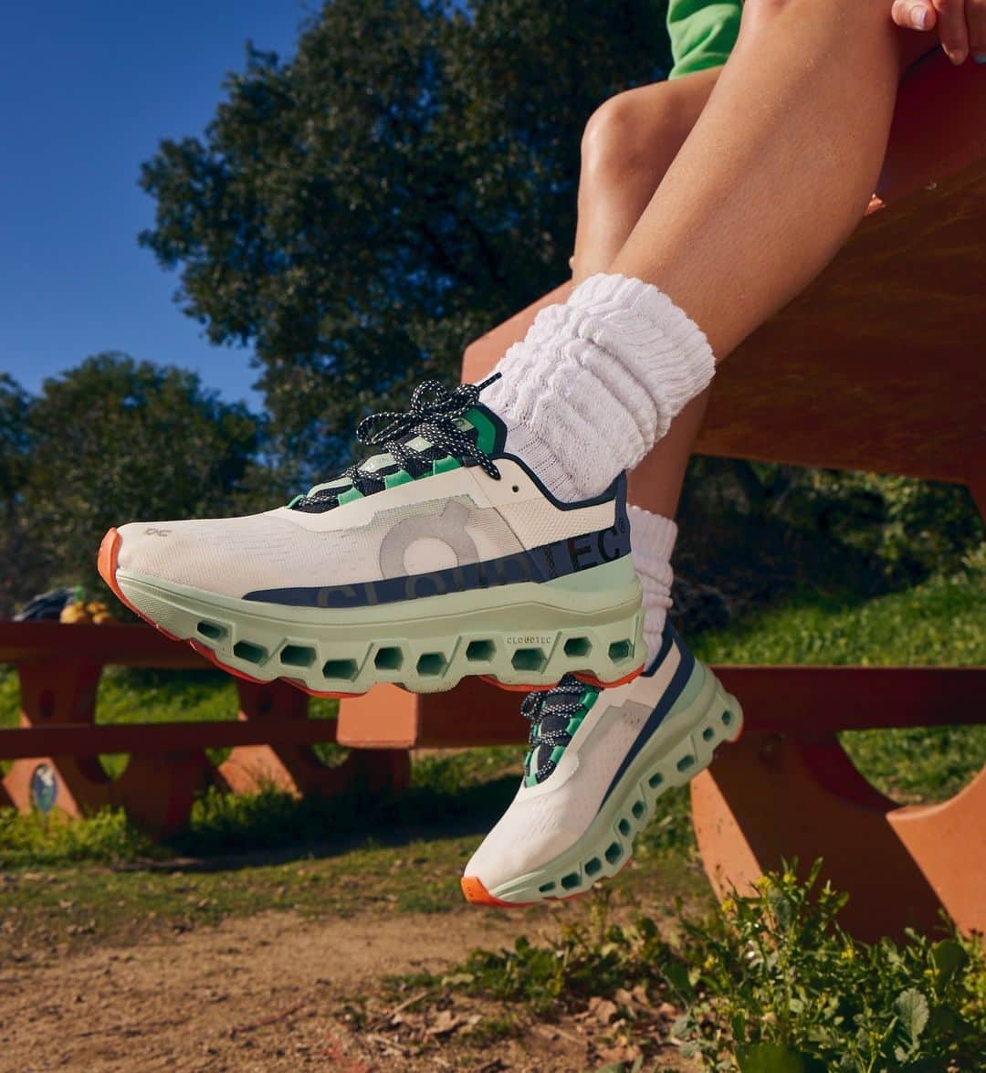 Foot Lockerのインスタグラム：「Take comfort & performance with you at all times.  Shop new picks from On in-store & online now!」
