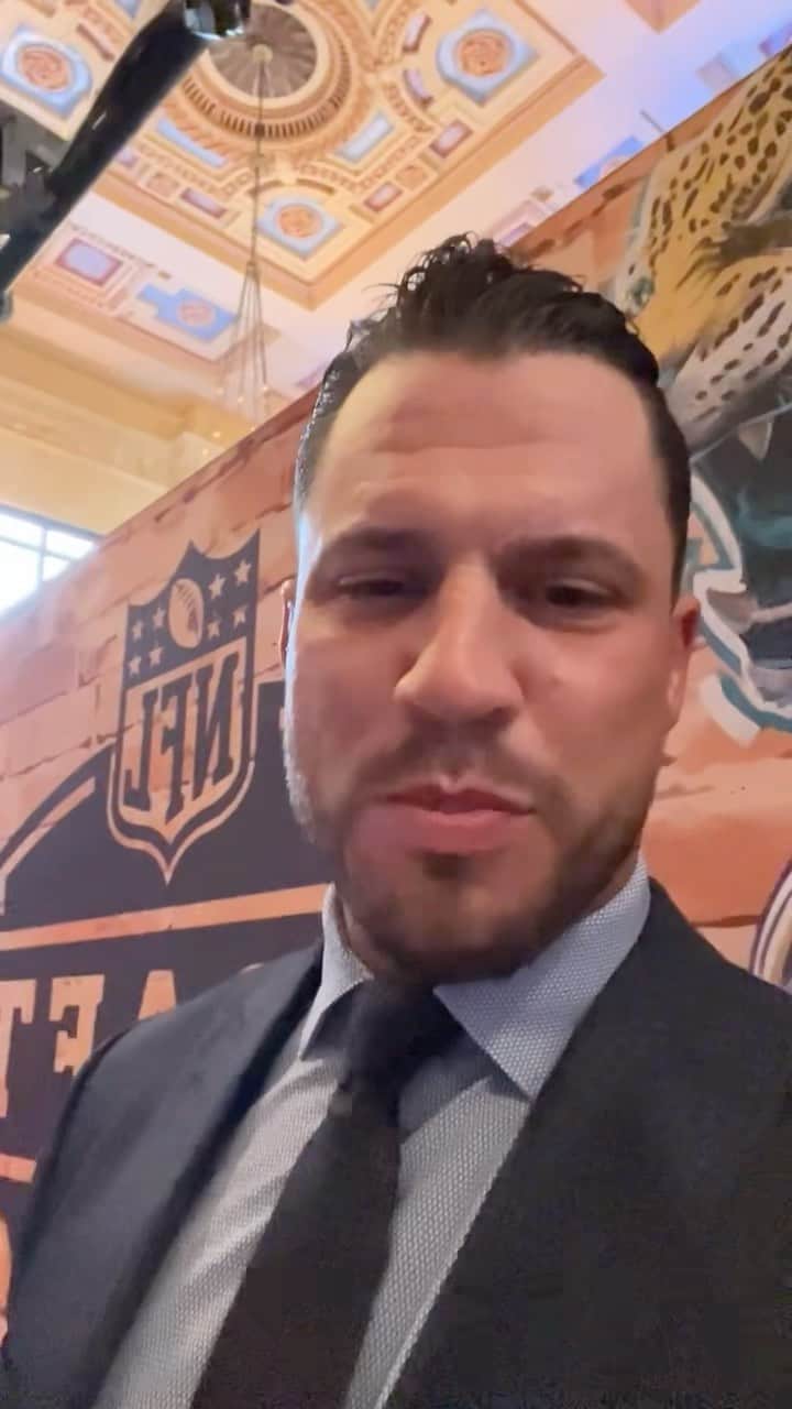 のインスタグラム：「@brian56cushing checking in from KC to announce a pick tonight!」