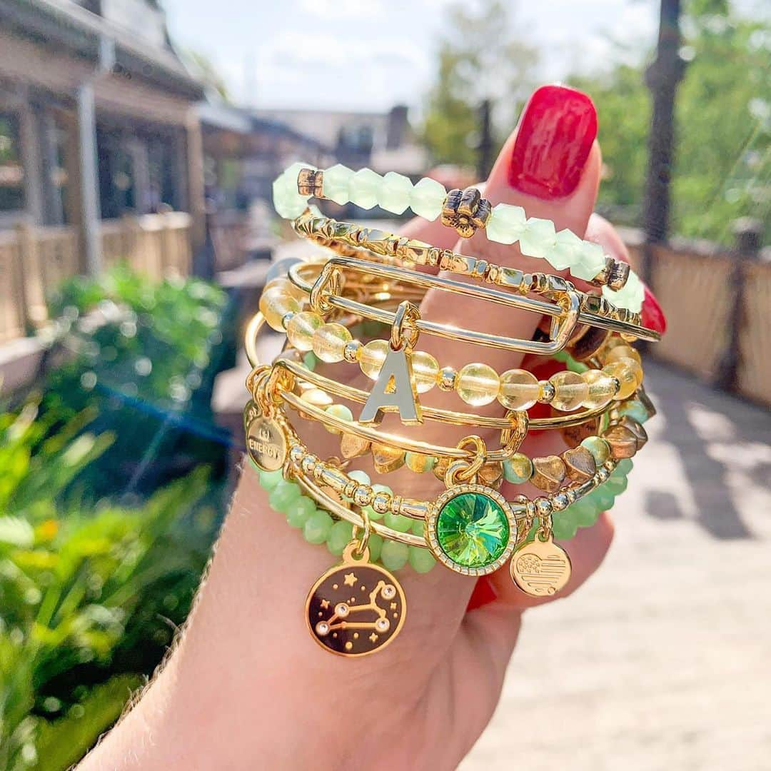 アレックスアンドアニのインスタグラム：「Build your unique stack with 40% off birthstone, initial, and zodiac styles! ✨ (Hint Hint: Nothing says *meaningful gift* like a personalized charm bangle!) Shop the sale at #linkinbio.   📸: alexandani_disneysprings // #zodiacjewelry #giftsformom #birthstonejewelry」