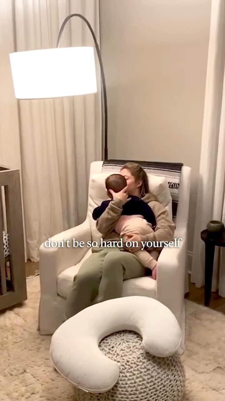 ショーン・ジョンソンのインスタグラム：「Share with a mama that needs to hear it! 🥰  #family #familytime #momlife #mom #moms #motherhood #momsofinsta #reels #kids」