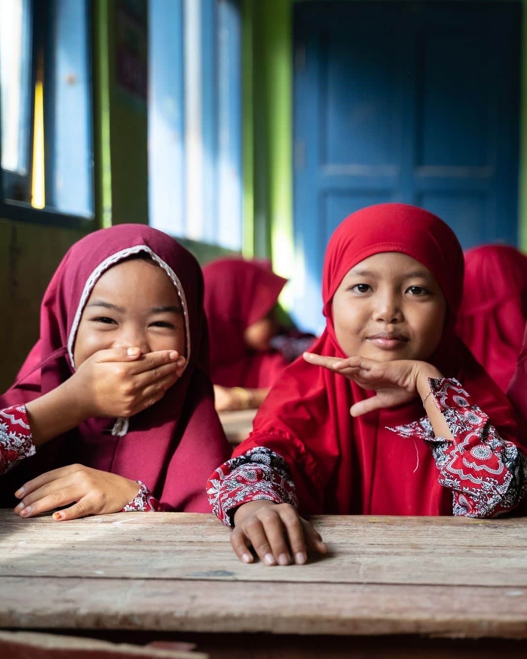 unicefさんのインスタグラム写真 - (unicefInstagram)「Megaphone in hand, Nurse Irwan has a message to caregivers in Kerayaan, Indonesia: Immunize your children today.  “It is our dream that all children on Kerayaan Island can have the right to live a healthy life, free from illness, disability and death from diseases that can be prevented through immunization,” said Irwan.  Thanks to his and his team’s efforts, over 73% of the children on the island have been fully immunized against diseases like measles and rubella.  Together, we can #BuildBackImmunity.  © UNICEF/Clark」4月29日 9時00分 - unicef