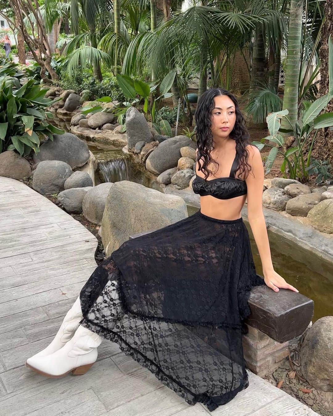 freepeopleのインスタグラム：「Weekend style with @chants_coop. Link in bio.   #whenyouwearFP」
