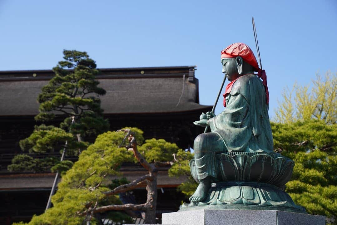 いぶくろ聖志さんのインスタグラム写真 - (いぶくろ聖志Instagram)「善光寺近辺  #japan #camera #photography  #nagano #temple   #日本　#カメラ　#写真　 #長野　#善光寺」4月29日 9時09分 - b.smpl