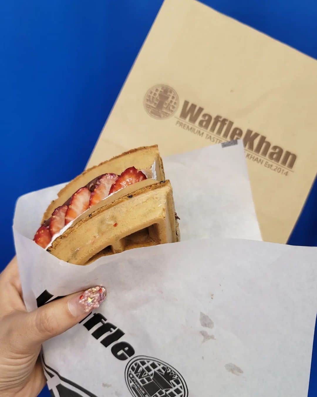 黛実希さんのインスタグラム写真 - (黛実希Instagram)「なんと‼️マルキュー地下2階に 韓国で大人気のワッフル専門店 【Waffle Khan/ワッフルカーン】が今日オープン🇰🇷🧇💕 しかもマルキュー限定でワッフルピザもあるんだよ🤤🍕 限定のワッフルピザと王道の生クリームにしたよん💓 しかもワッフルカーンのワッフルは健康志向スイーツで５種類の穀物を使ったワッフル生地と、カロリーオフの生クリームを使ってるからダイエット中でも食べれちゃう韓国スイーツ🇰🇷なんだな〜🎶  最高すぎて出勤のたびに食べちゃう予感🤫💘 みんなも韓国ワッフル食べに行ってね😋  #ワッフルカーン#wafflekhan #와플칸#shibuya109#ワッフル#ワッフル専門店#韓国スイーツ#韓国グルメ#韓国カフェ#韓国っぽ#韓国っぽカフェ#渋谷グルメ#渋谷カフェ#渋谷スイーツ#グルメ女子#カフェ巡り#カフェ巡り好きな人と繋がりたい」4月29日 9時17分 - candymiiiki