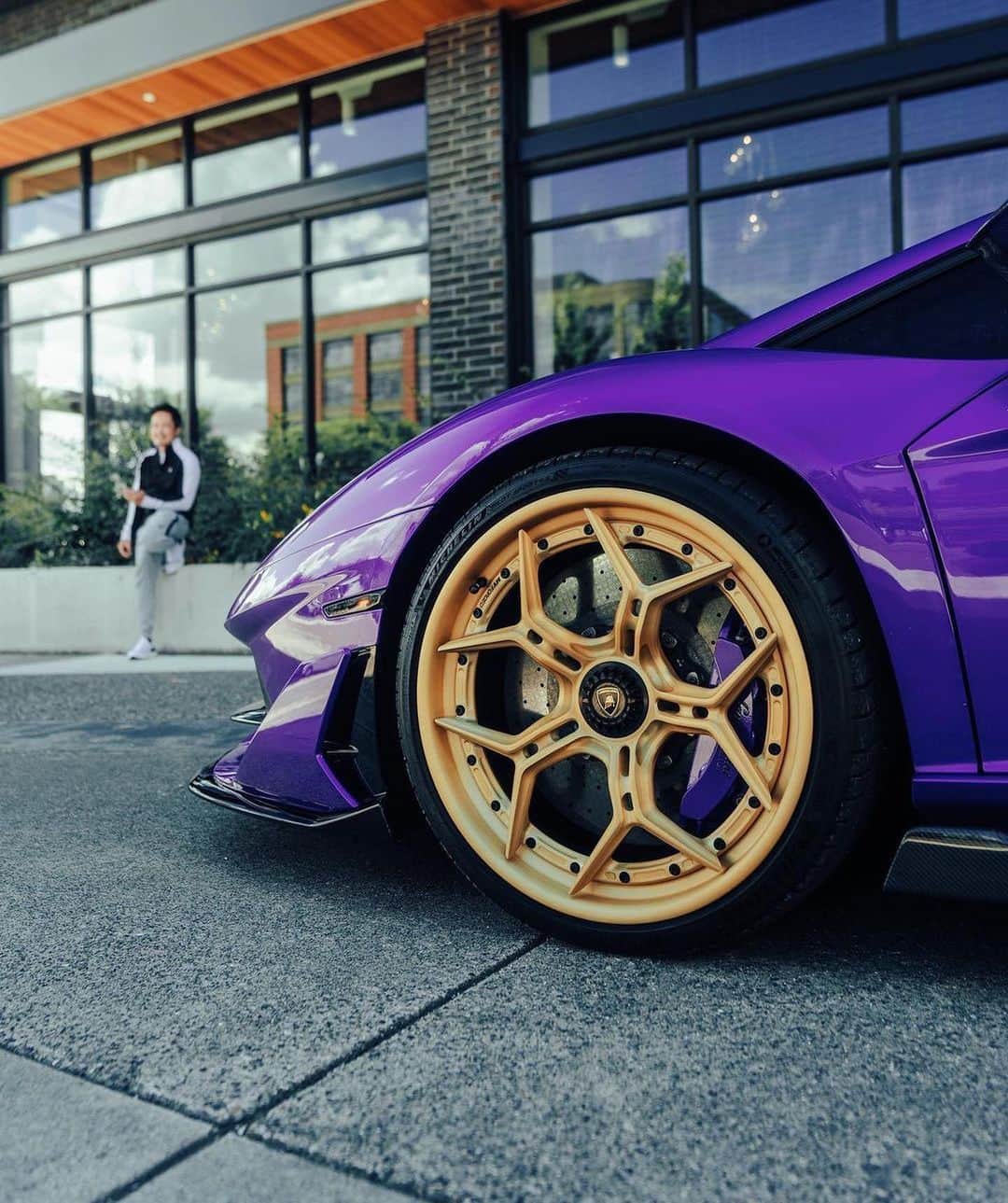 CARLiFESTYLEさんのインスタグラム写真 - (CARLiFESTYLEInstagram)「Purple Aventador SVJ on @mvforged wheels. #carlifestyle Thoughts? #svj」4月29日 15時04分 - carlifestyle