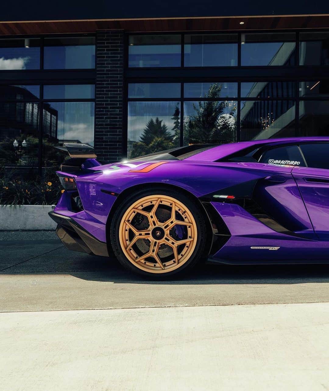 CARLiFESTYLEさんのインスタグラム写真 - (CARLiFESTYLEInstagram)「Purple Aventador SVJ on @mvforged wheels. #carlifestyle Thoughts? #svj」4月29日 15時04分 - carlifestyle
