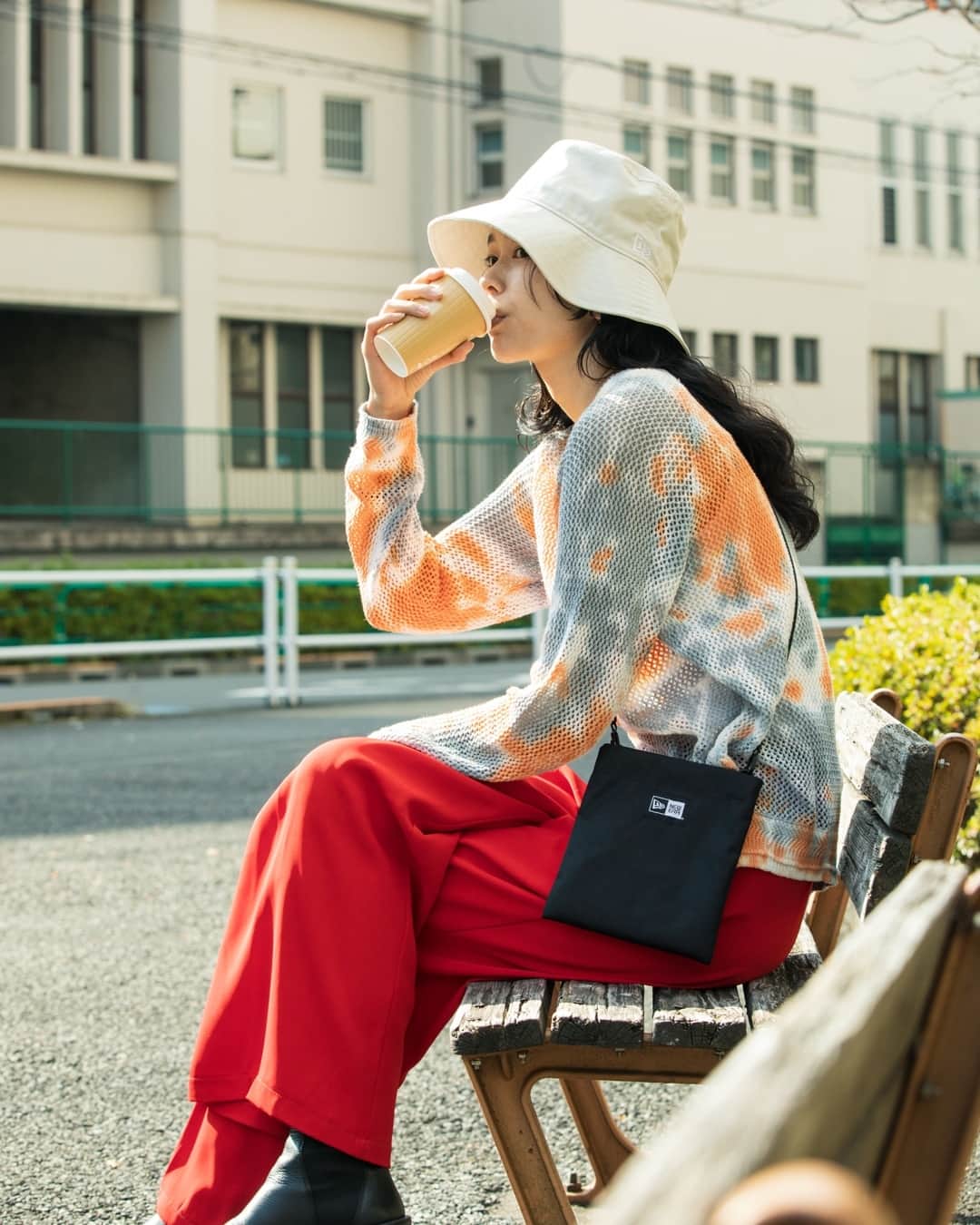 New Era Japan オフィシャル Instagram アカウントさんのインスタグラム写真 - (New Era Japan オフィシャル Instagram アカウントInstagram)「Bucket-03 Stone⁠ Bucket03はブリムの長さがBucket01やBucket02よりも長いので、日光の遮蔽効果に優れています。⁠ ⁠ ⁠ Flat Neck Pouch⁠ ストラップを取り外せばバッグインバッグにもなり、Tシャツなどのトップスがメインとなる春夏シーズンは、ポケット代わりとしても重宝する[Flat Neck Pouch]。⁠ ⁠ ⁠ #NEWERA #BucketHat #Bucket03 #Pouch #ニューエラ #ニューエラハット #ニューエラコーデ⁠」4月29日 15時00分 - newerajapan